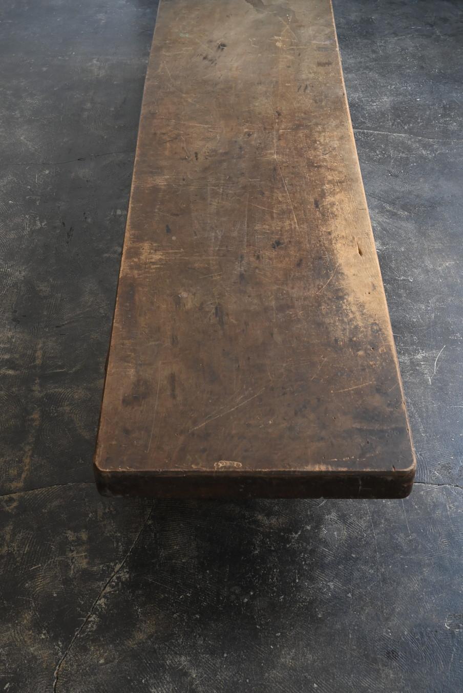 Japanischer antiker langer niedriger Holztisch/1868-1920/einfacher Sofatisch im Angebot 1