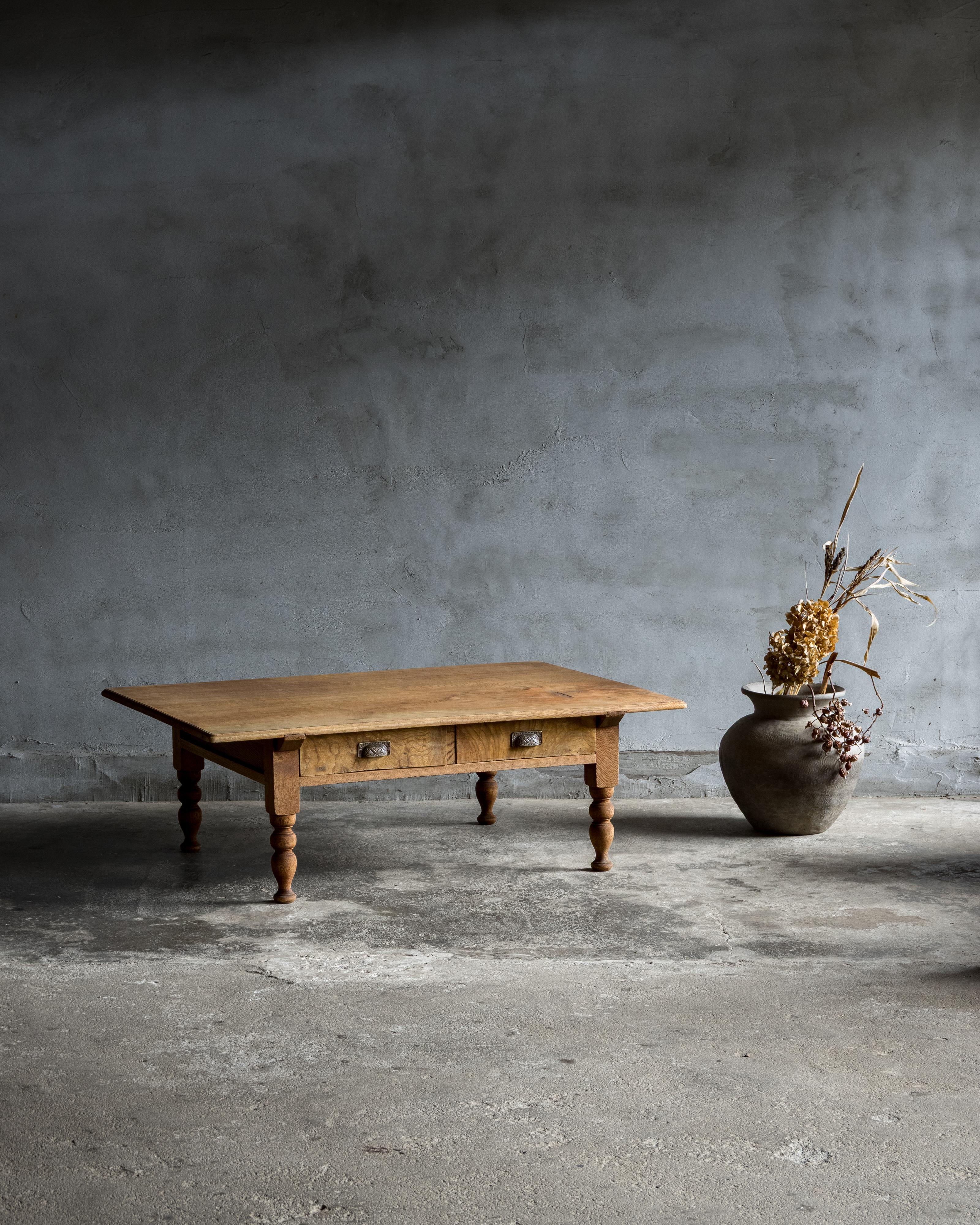 Mesa baja japonesa antigua (Fuzukue), Keyaki, Época Taisho (1912-1926) siglo XX en venta