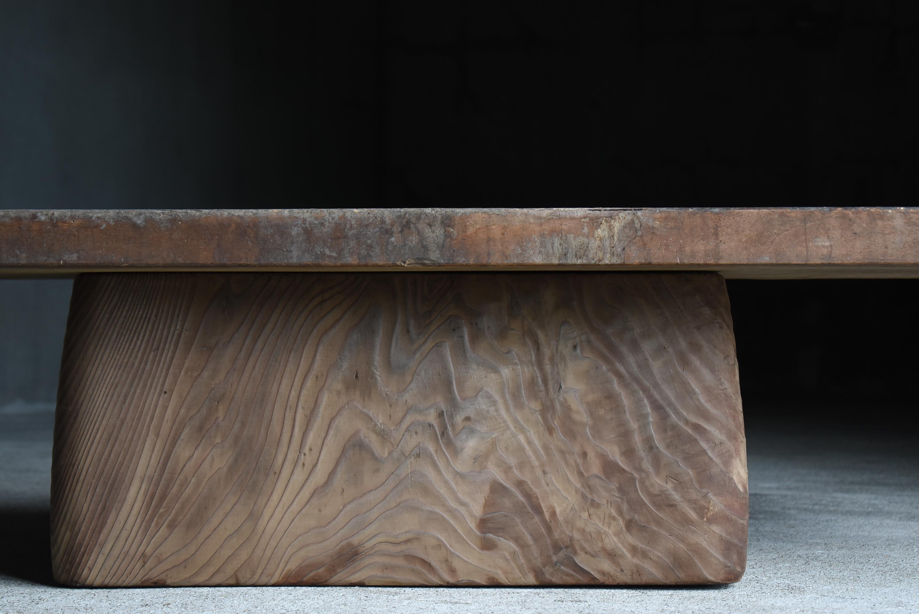 Japanischer antiker niedriger Tisch 1860er-1920er Jahre / Sofatisch Beistelltisch Wabisabi (Holz) im Angebot