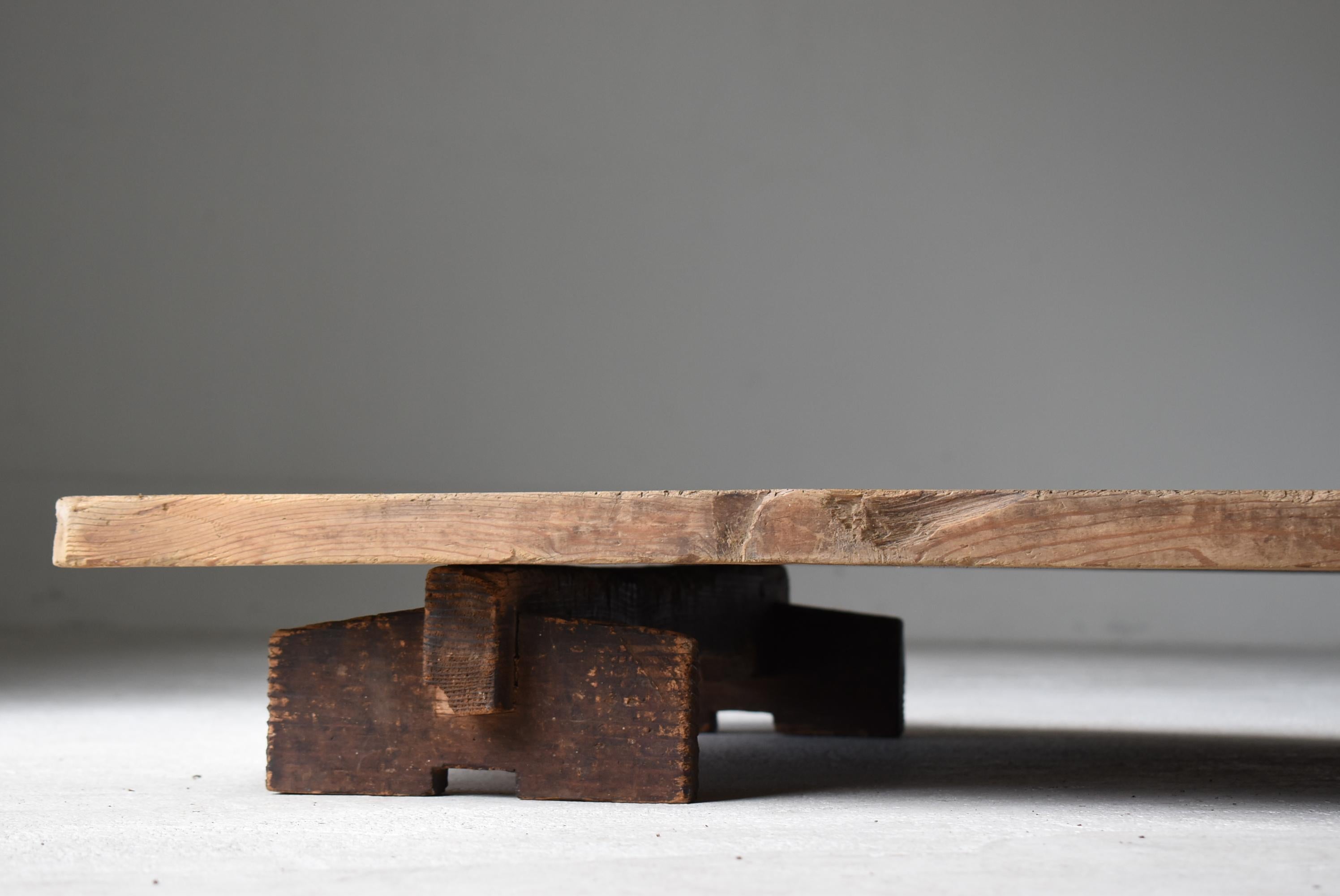 Travail du bois Table basse ancienne japonaise 1900s-1940s / Sofa Table Display Table Wabi Sabi en vente