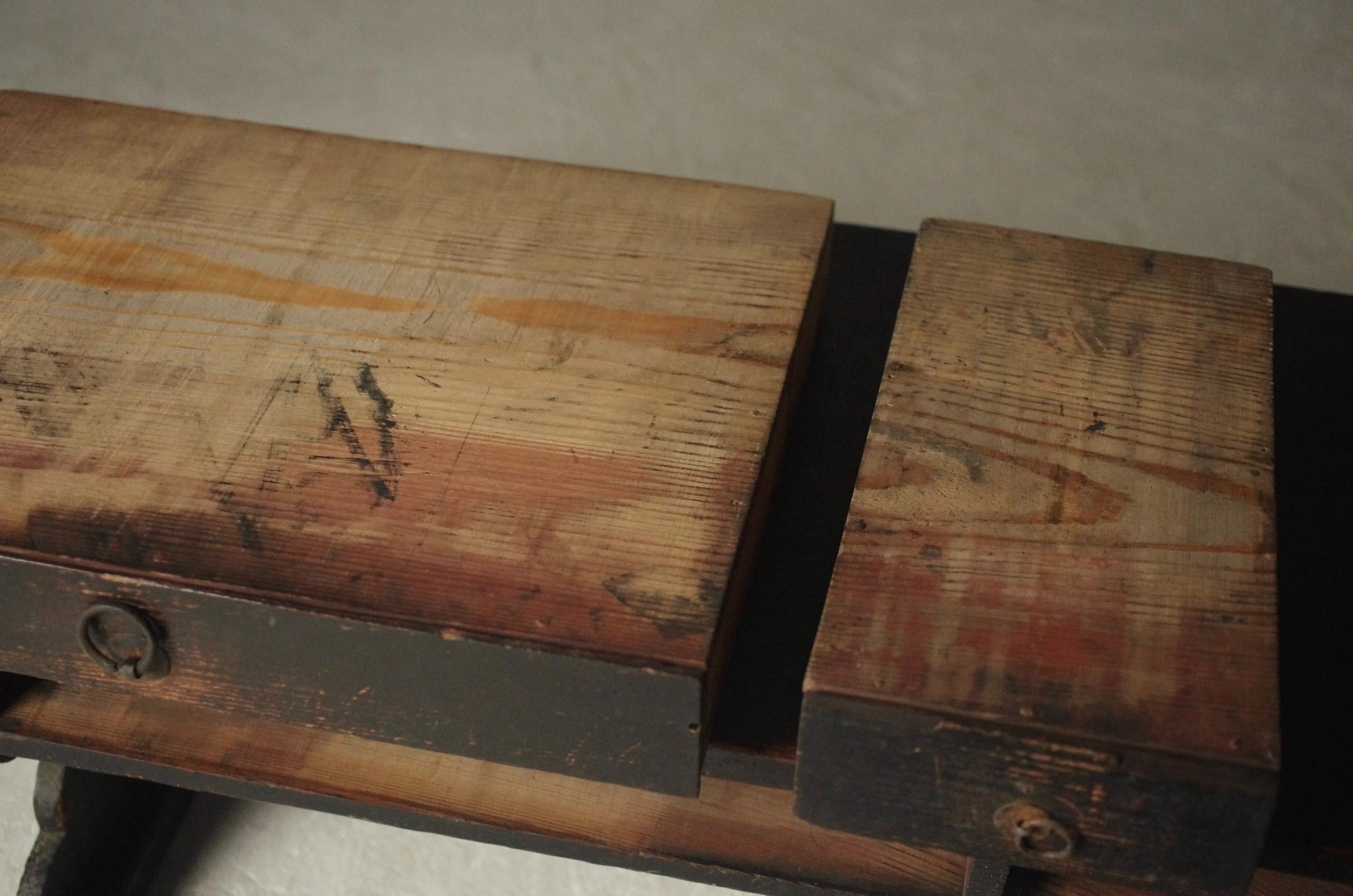 Table basse japonaise ancienne / Table basse / 1868-1912s / Wabi-sabi Mingei en vente 9