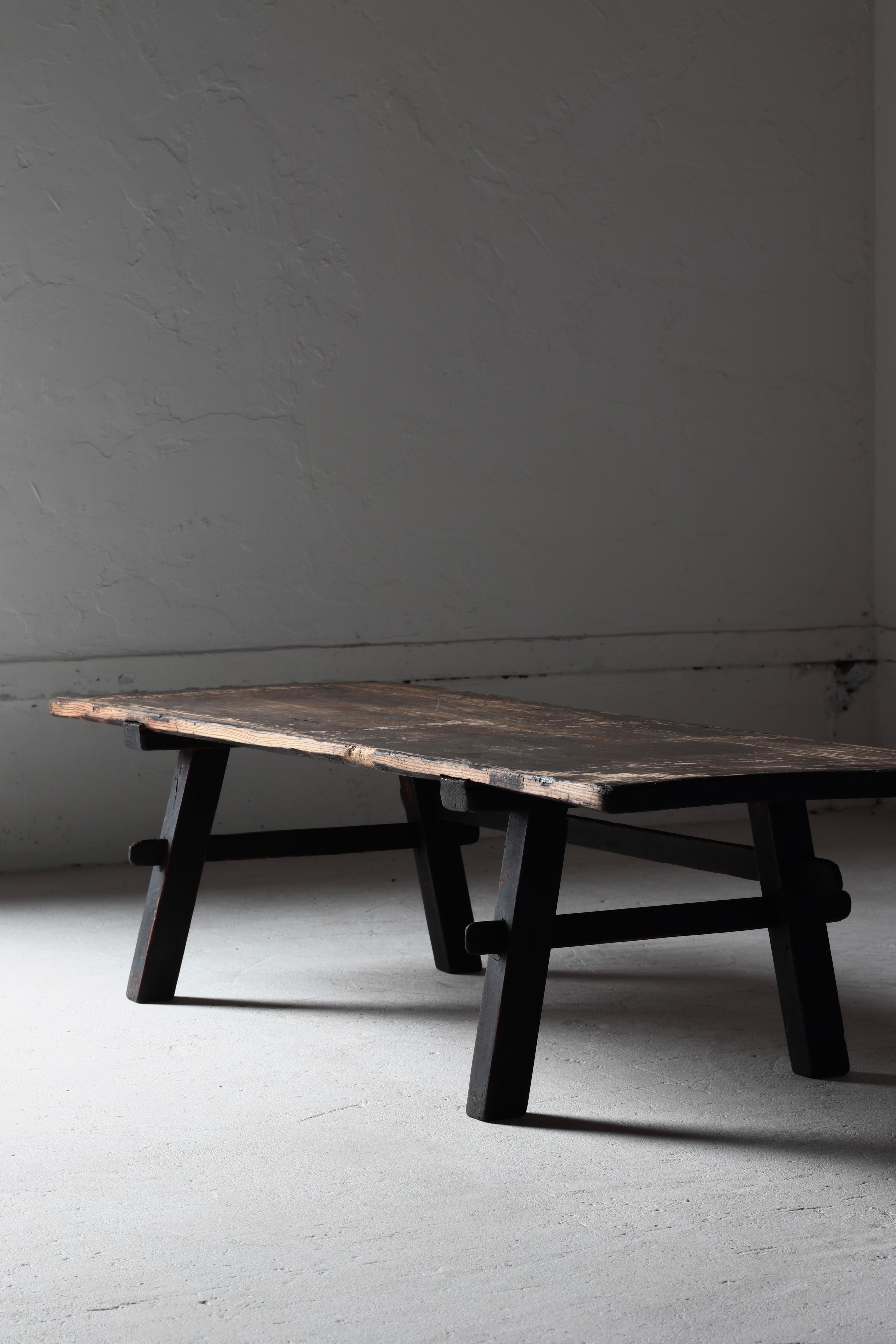 Japanischer antiker niedriger Tisch / Couchtisch / 1868-1912er / Wabi-sabi Mingei (Meiji-Periode) im Angebot