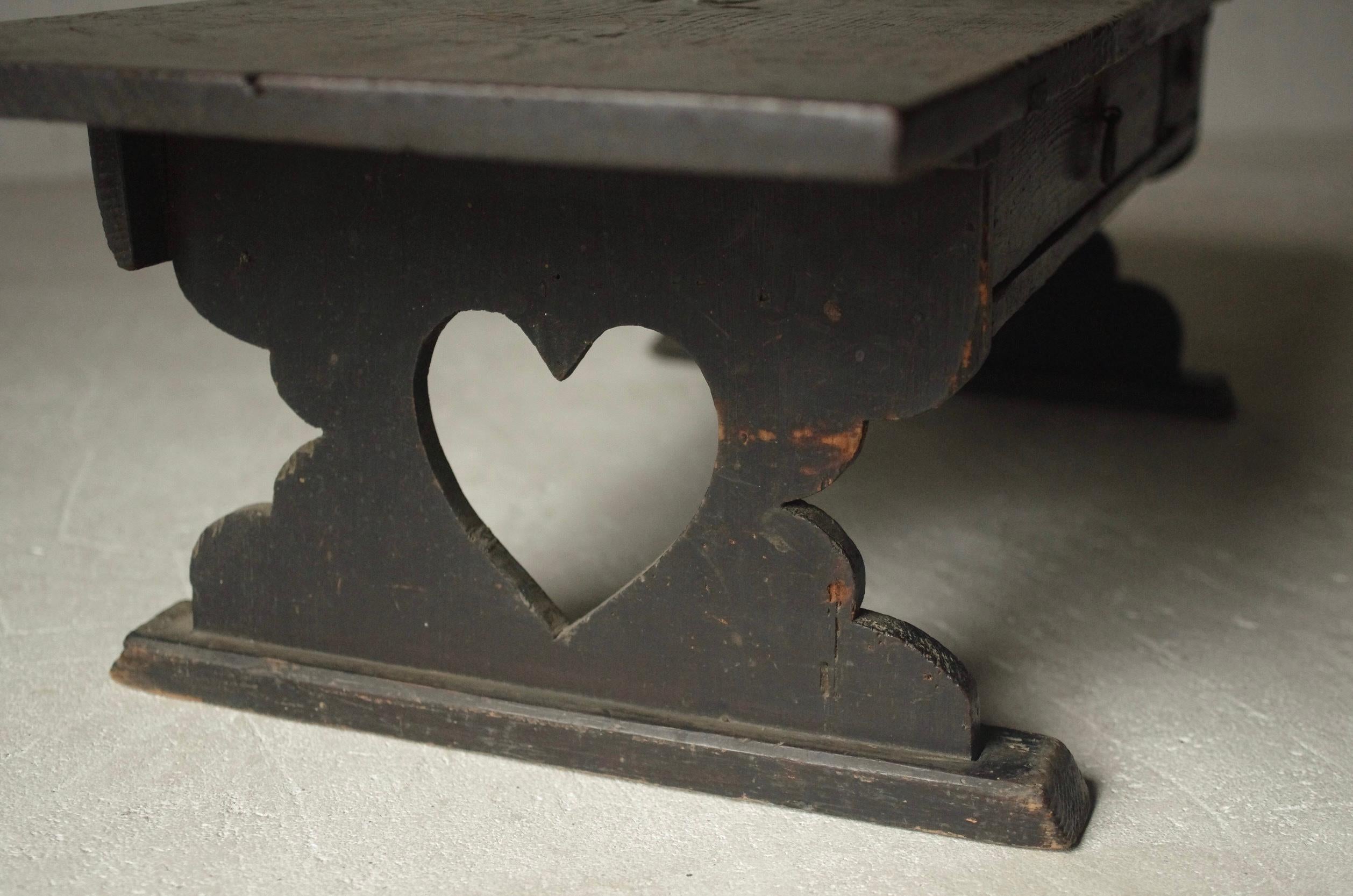 Bois Table basse japonaise ancienne / Table basse / 1868-1912s / Wabi-sabi Mingei en vente