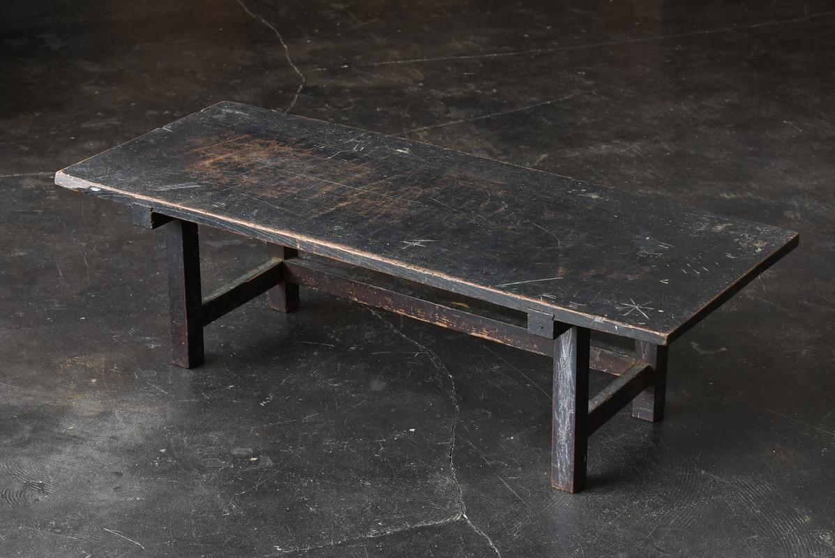 We have an aesthetic sense peculiar to Japanese people.
And we introduce the unique items that only we can do, the route of purchasing in Japan, the experience value so far, and the way that no one can imitate.

This desk was made in Japan from