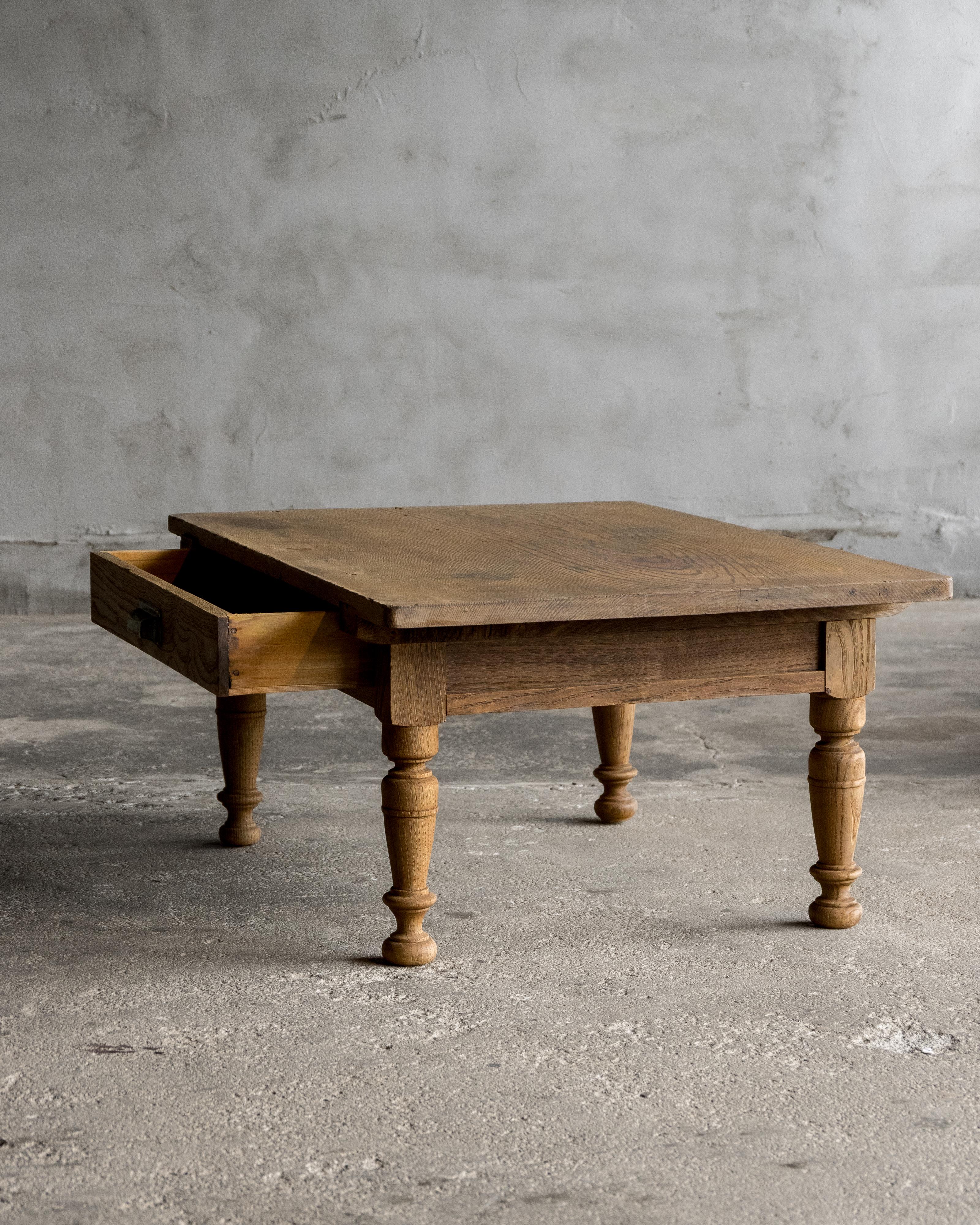 Japanese Antique Low Table (Fuzukue), Taisho Era (1912–1926), Wabi Sabi For Sale 3