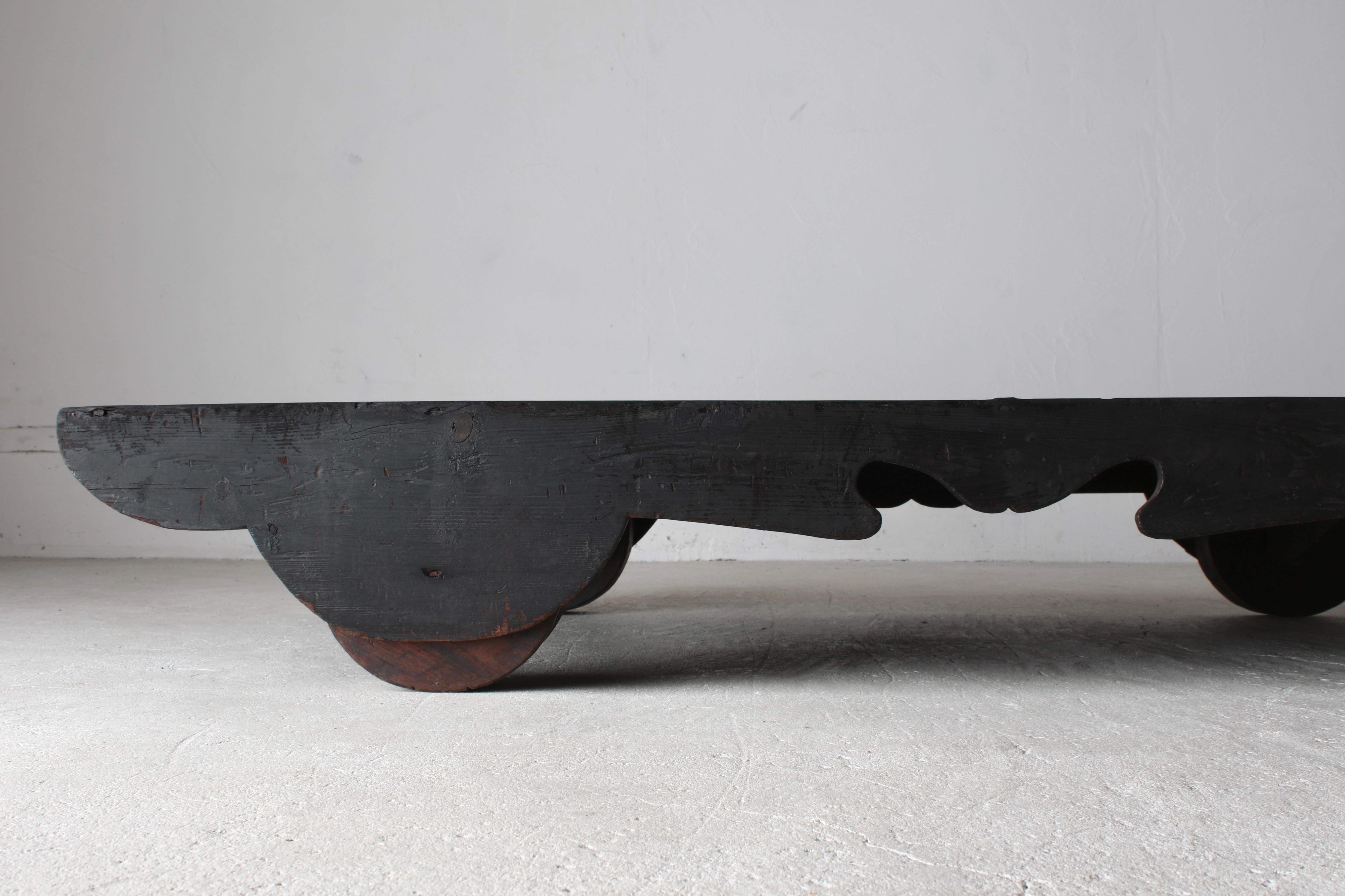 Japanischer antiker niedriger Tisch / Sofatisch / 1800-1868er / Wabi-Sabi Mingei im Angebot 4