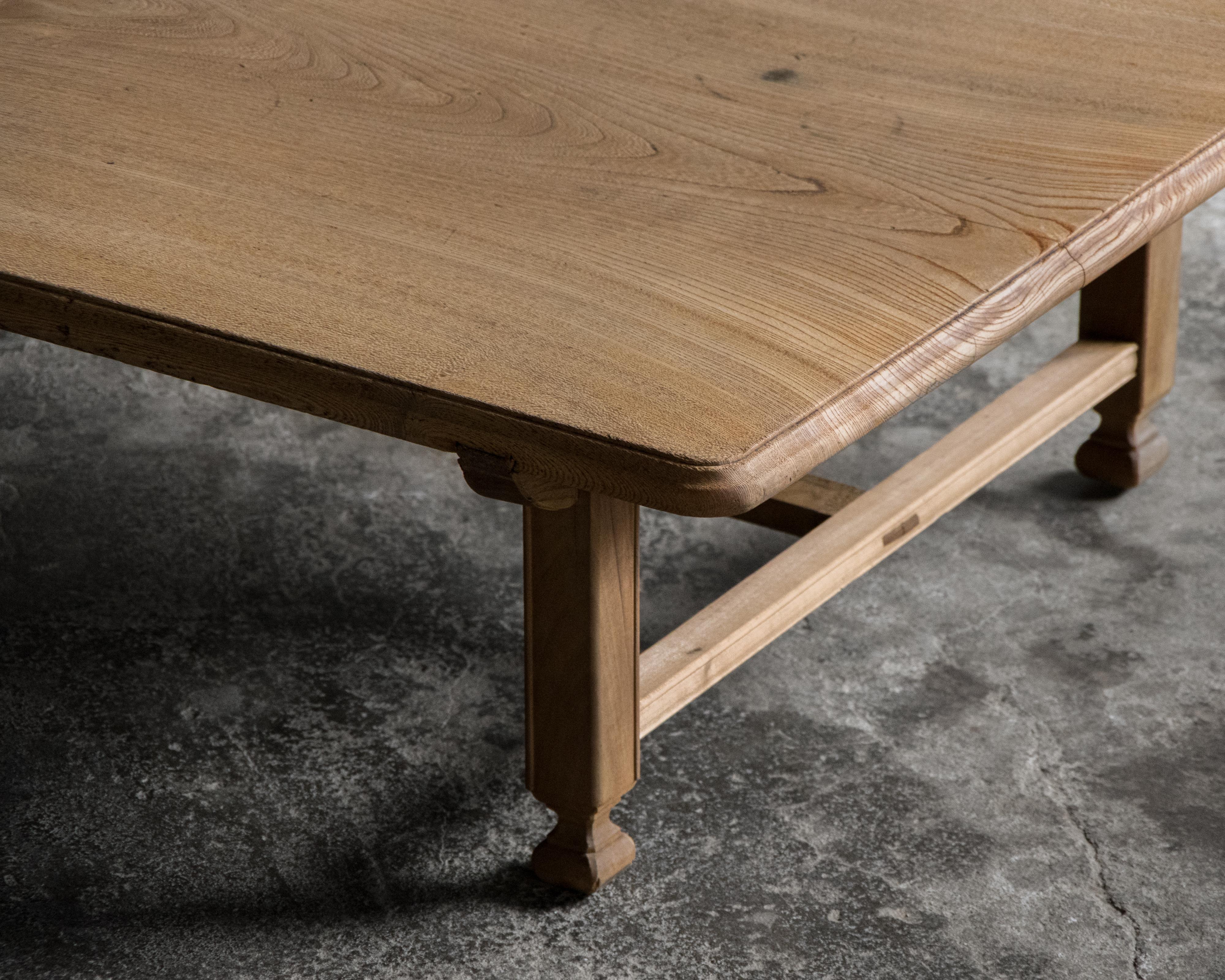 Japanese Antique Low Table, Taisho Era (1912–1926), Wabi Sabi For Sale 1