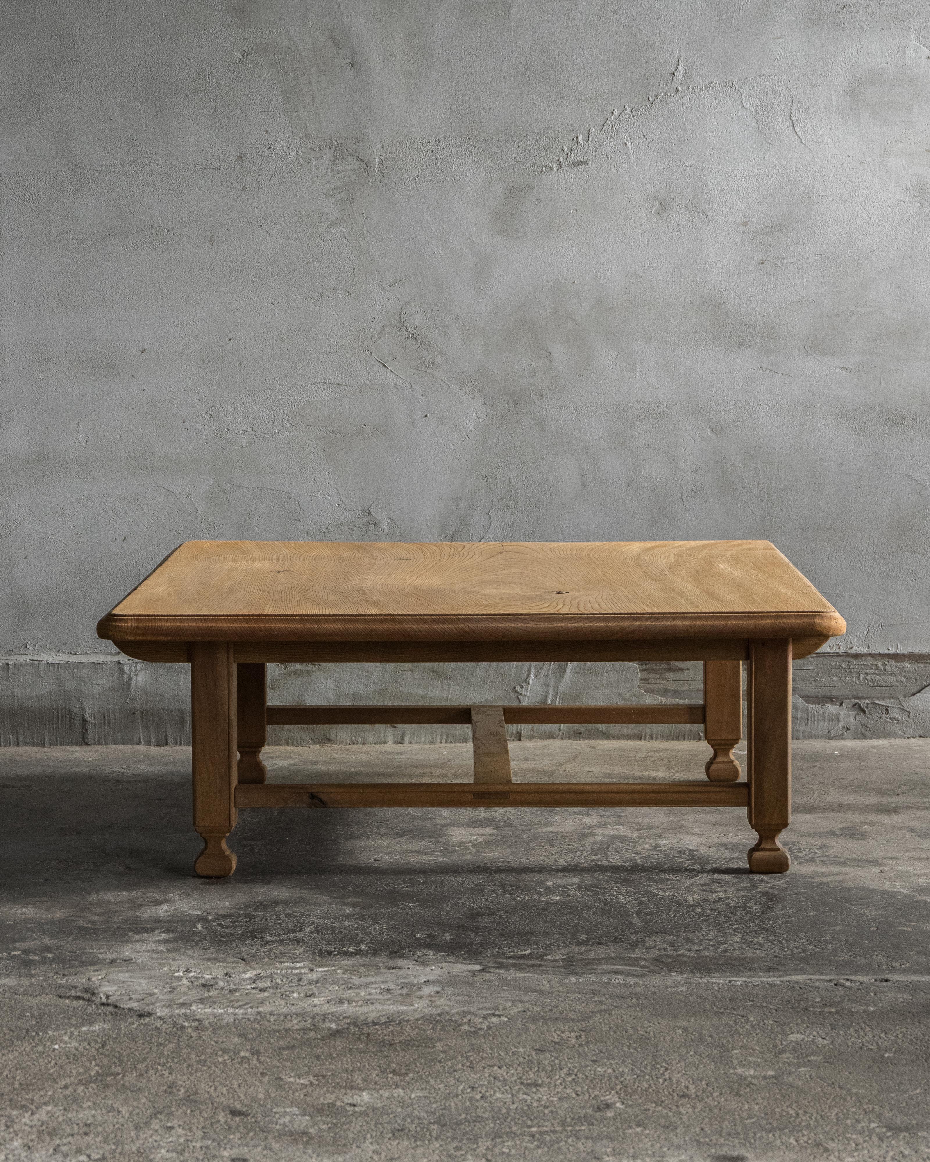 Japanese Antique Low Table, Taisho Era (1912–1926), Wabi Sabi For Sale 4