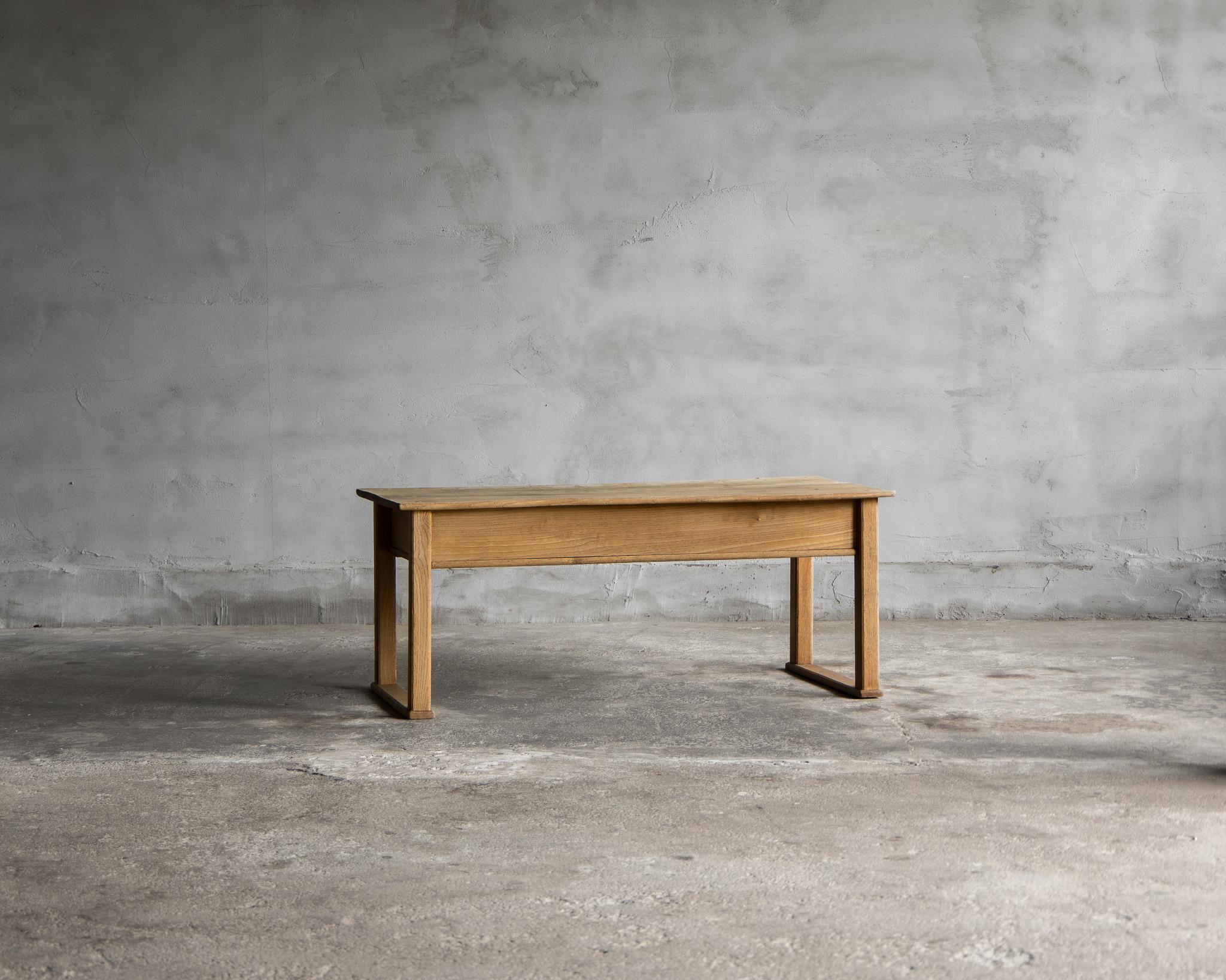 Japanese Antique, Low table, Taisho Period'Early 1900s', Wabi Sabi In Good Condition In Hitachiomiya-shi, 08