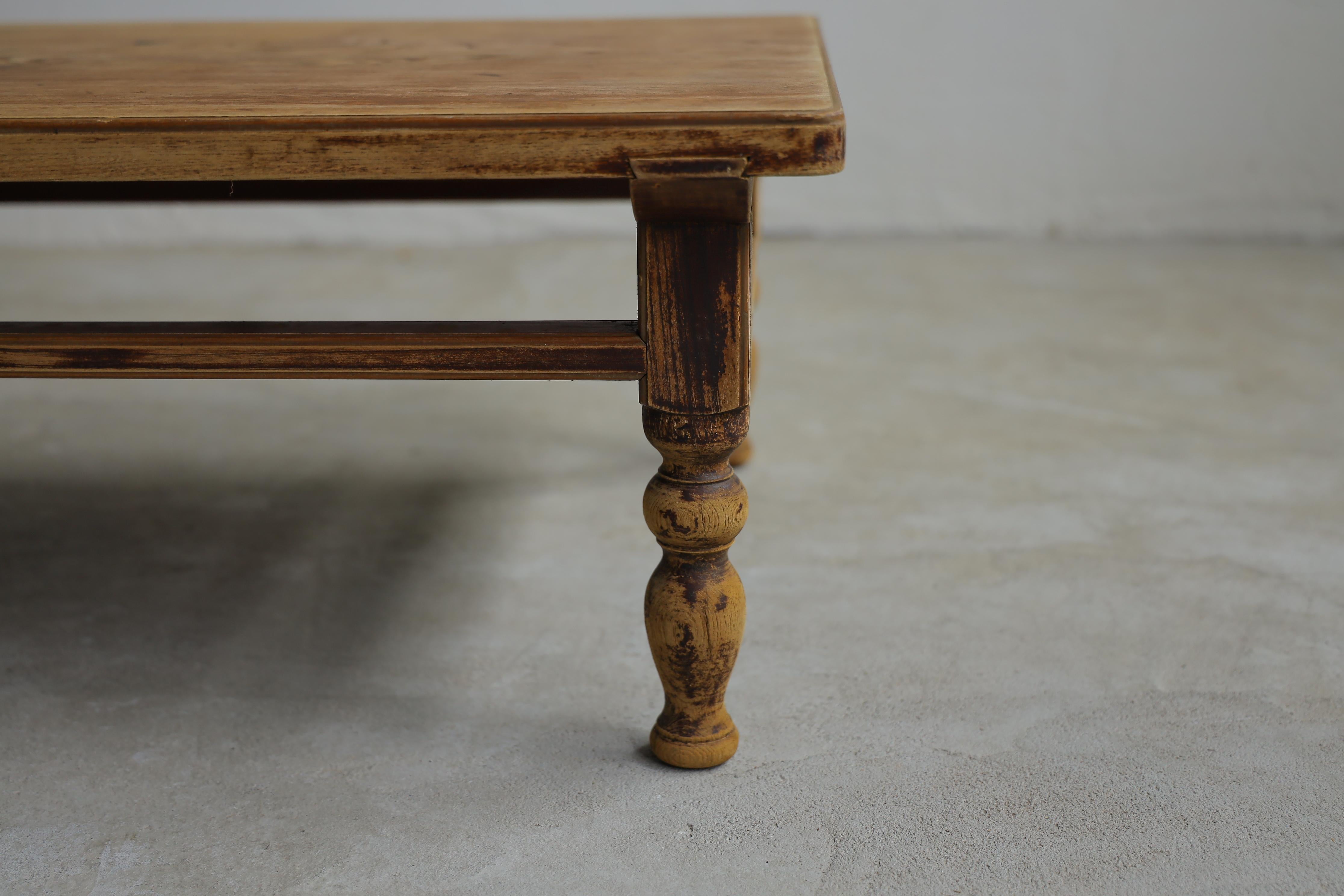 Japanischer antiker niedriger Tisch, Wabi Sabi (20. Jahrhundert) im Angebot