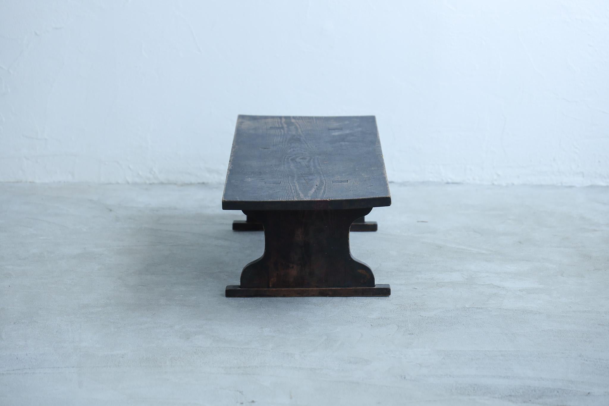 Japanischer antiker niedriger Tisch, Wabi Sabi (20. Jahrhundert) im Angebot