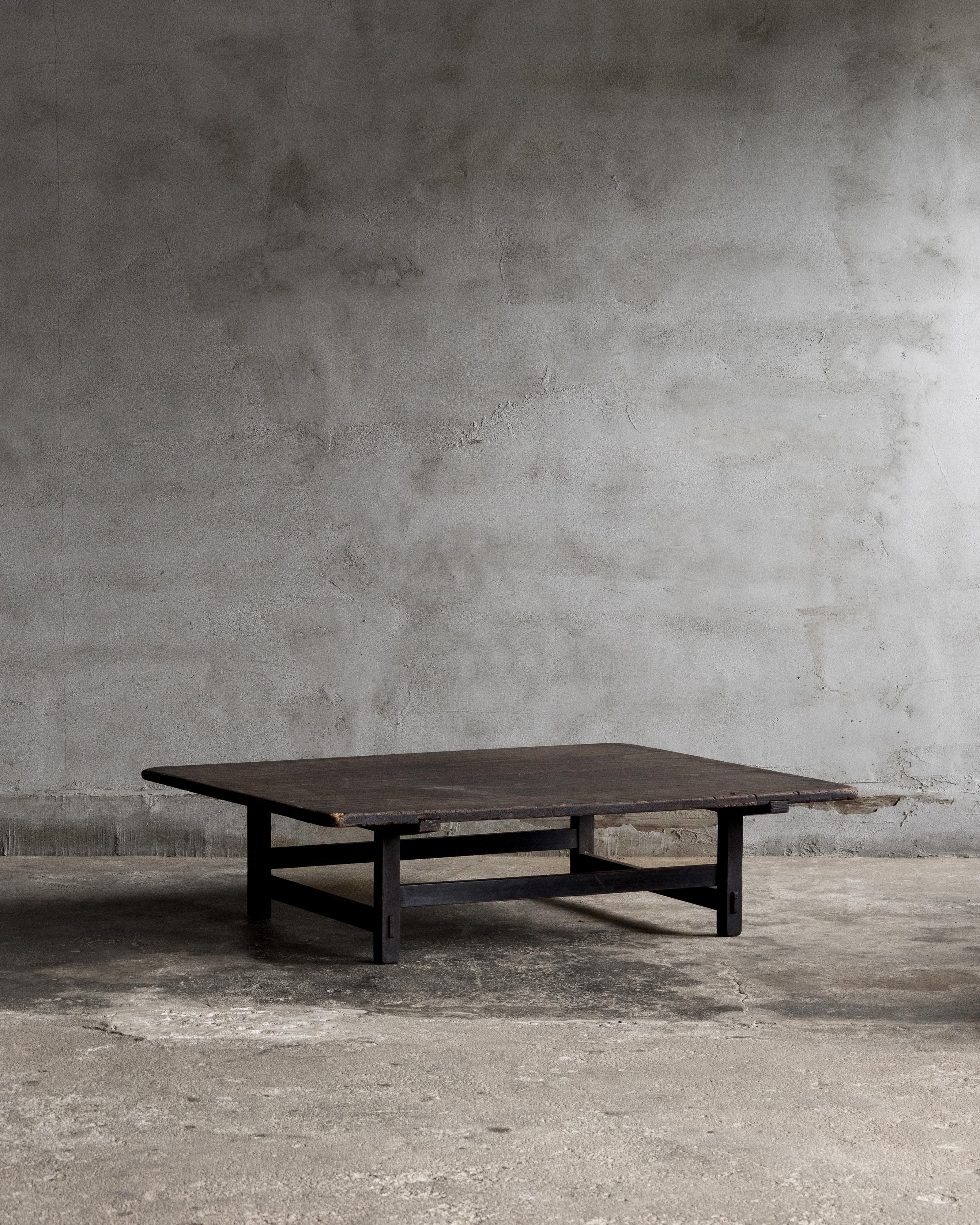 Japanese Antique Low Table (Zataku), Meiji Era (1868–1912), Wabi Sabi In Good Condition For Sale In Hitachiomiya-shi, 08