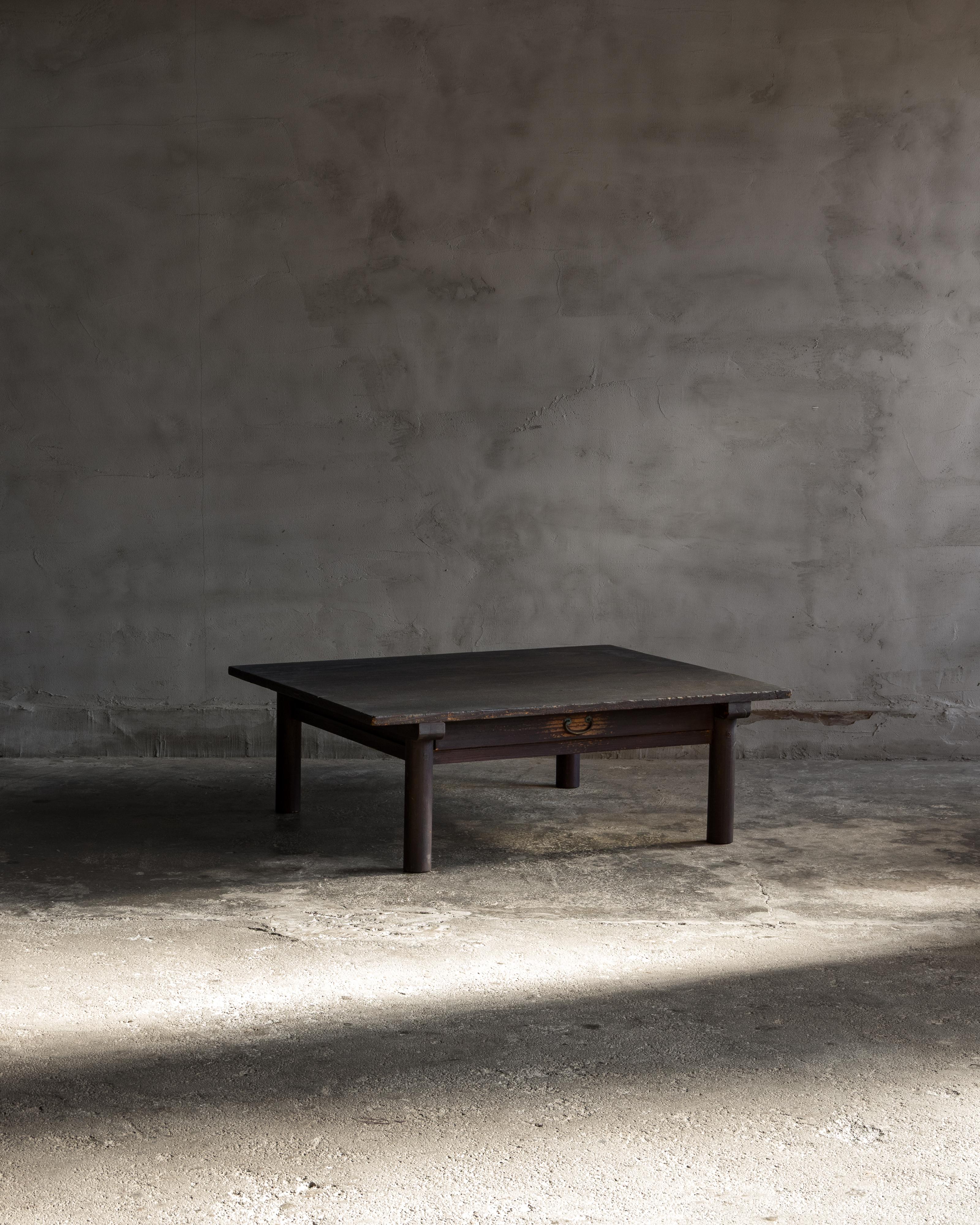 Japonais Table basse ancienne japonaise (Zataku), ère Meiji (1868-1912), Wabi Sabi en vente