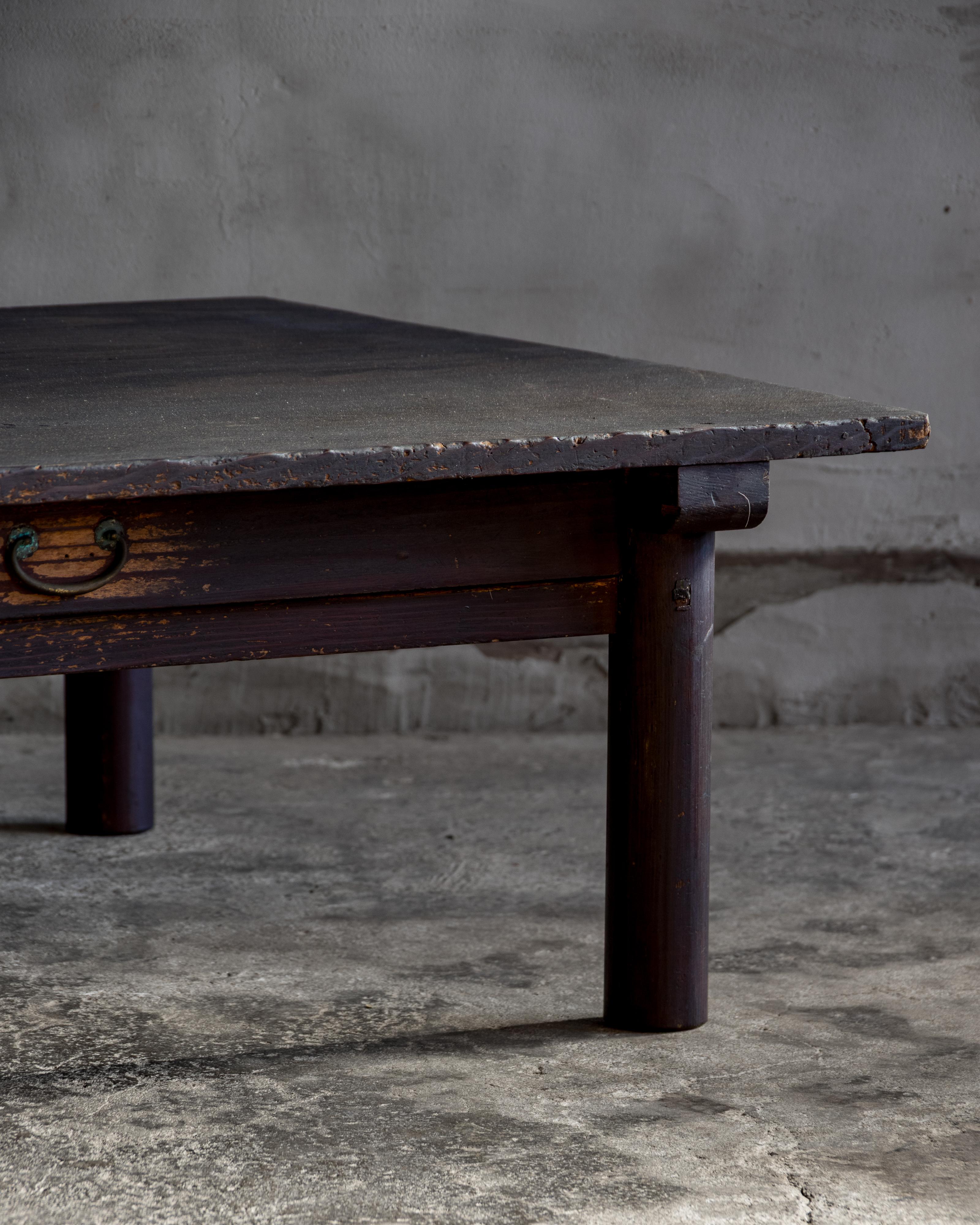 XIXe siècle Table basse ancienne japonaise (Zataku), ère Meiji (1868-1912), Wabi Sabi en vente