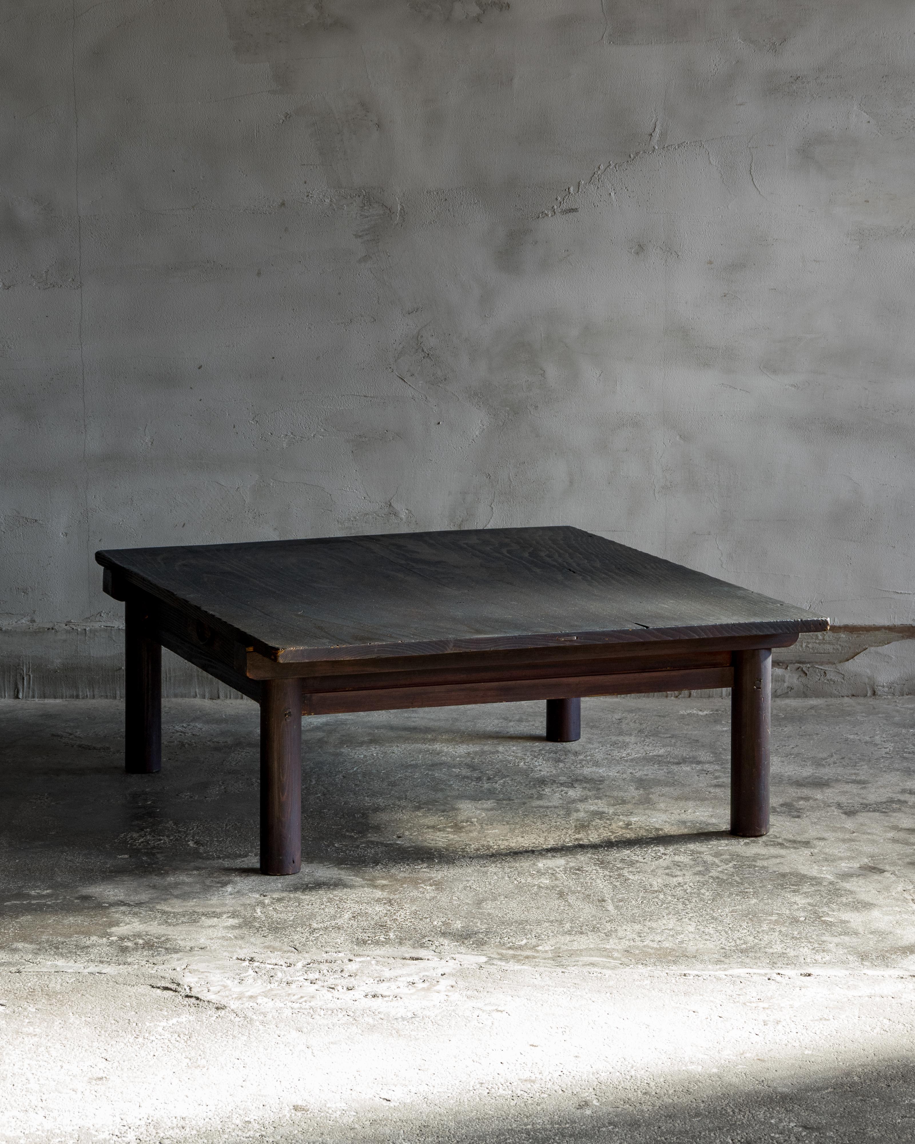 Table basse ancienne japonaise (Zataku), ère Meiji (1868-1912), Wabi Sabi en vente 1