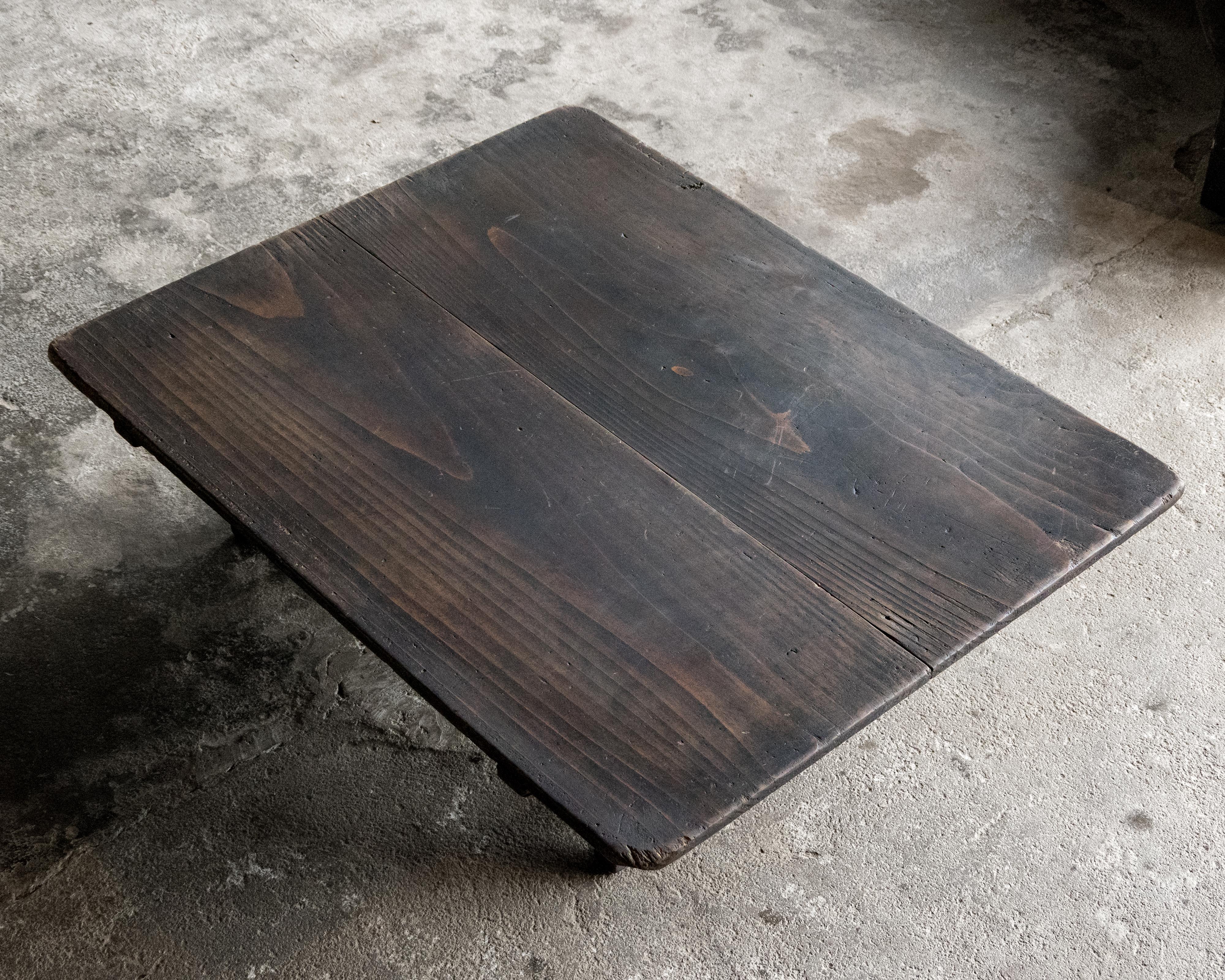 Japanese Antique Low Table (Zataku), Meiji Era (1868–1912), Wabi Sabi For Sale 4