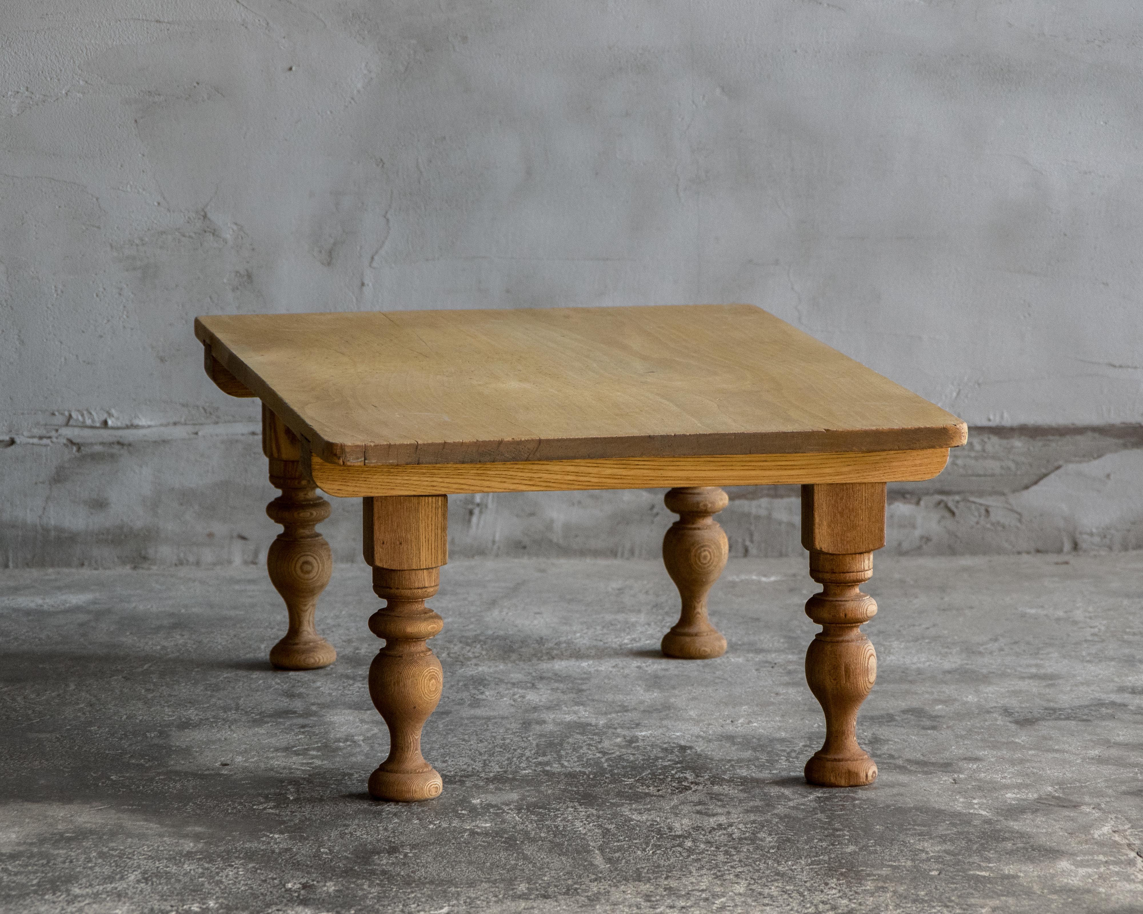 Japonais Table basse japonaise ancienne en bois, époque Taisho (1912-1926), Wabi Sabi en vente