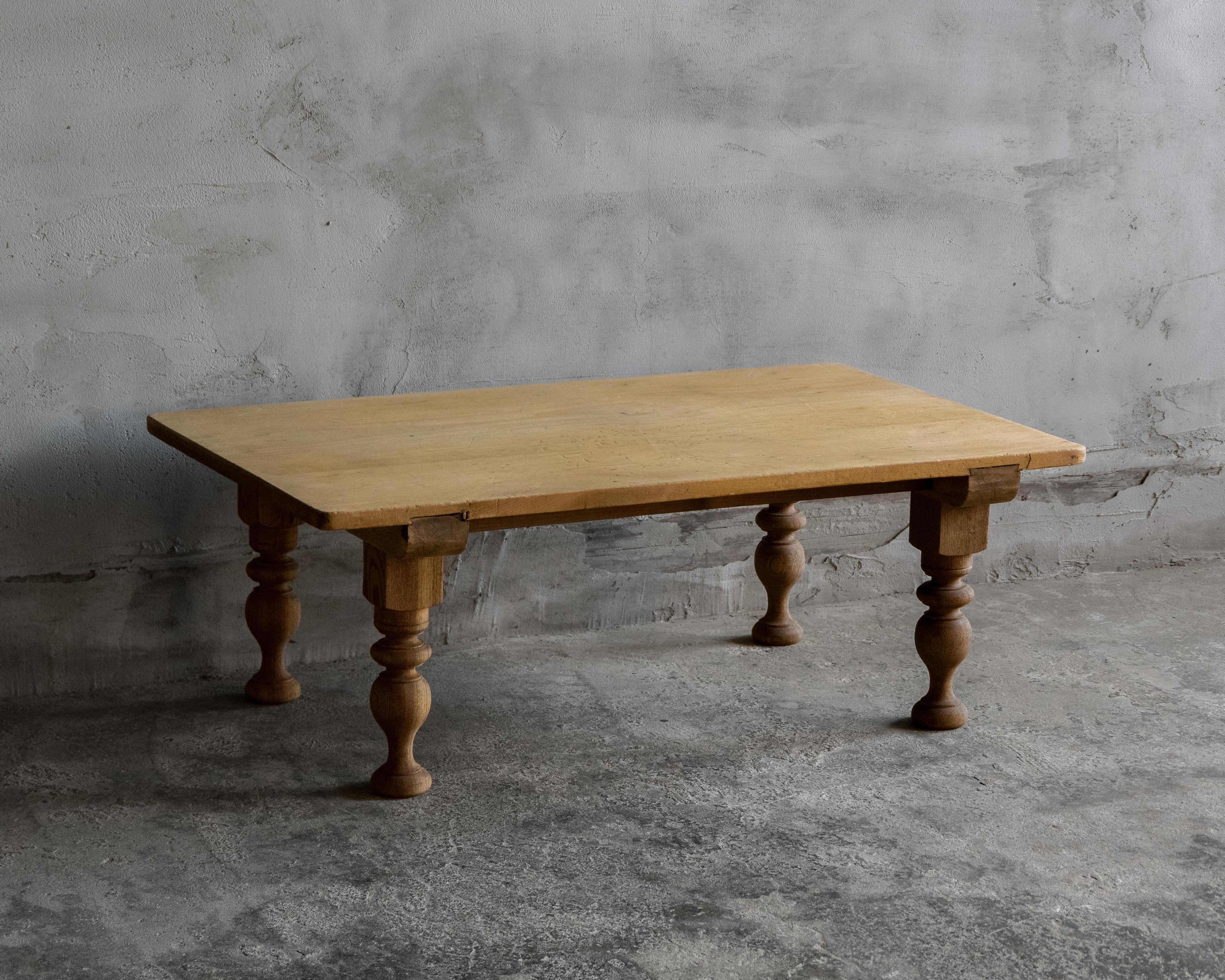 20ième siècle Table basse japonaise ancienne en bois, époque Taisho (1912-1926), Wabi Sabi en vente