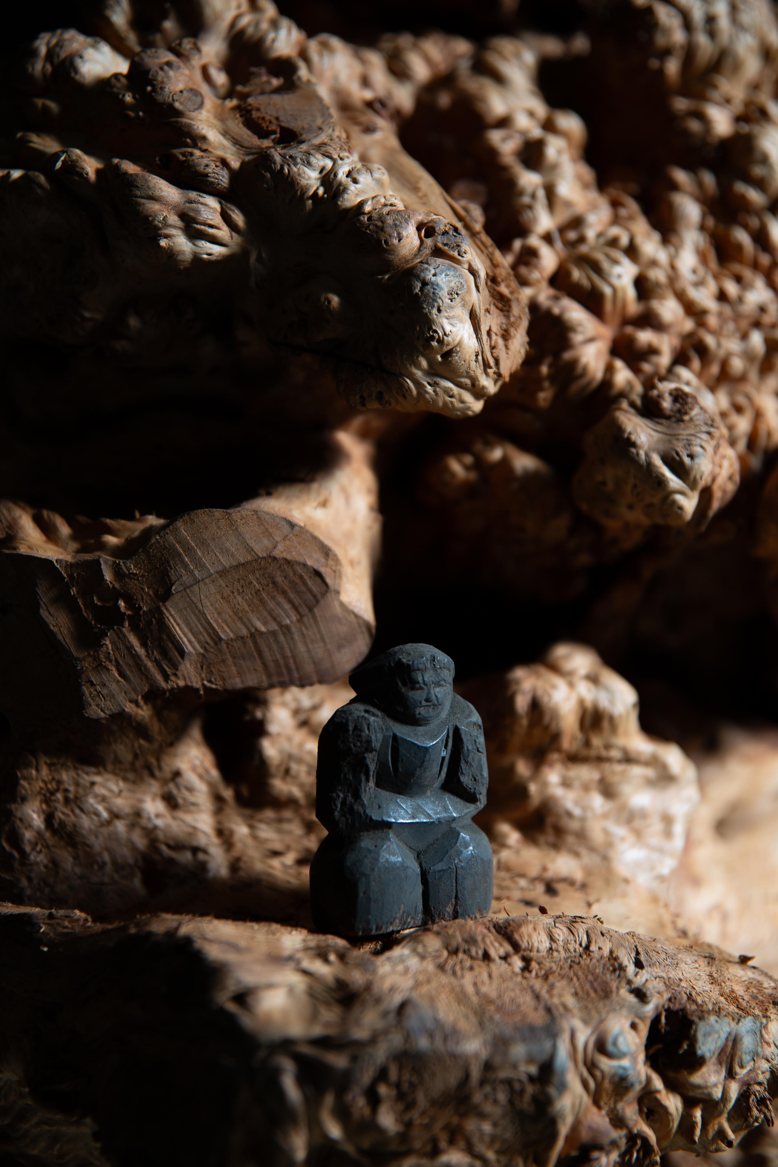 JapanischAntike massive Wurzelholzplatte Skulptur wabi sabi Kunstwerk objet d'art im Angebot 10