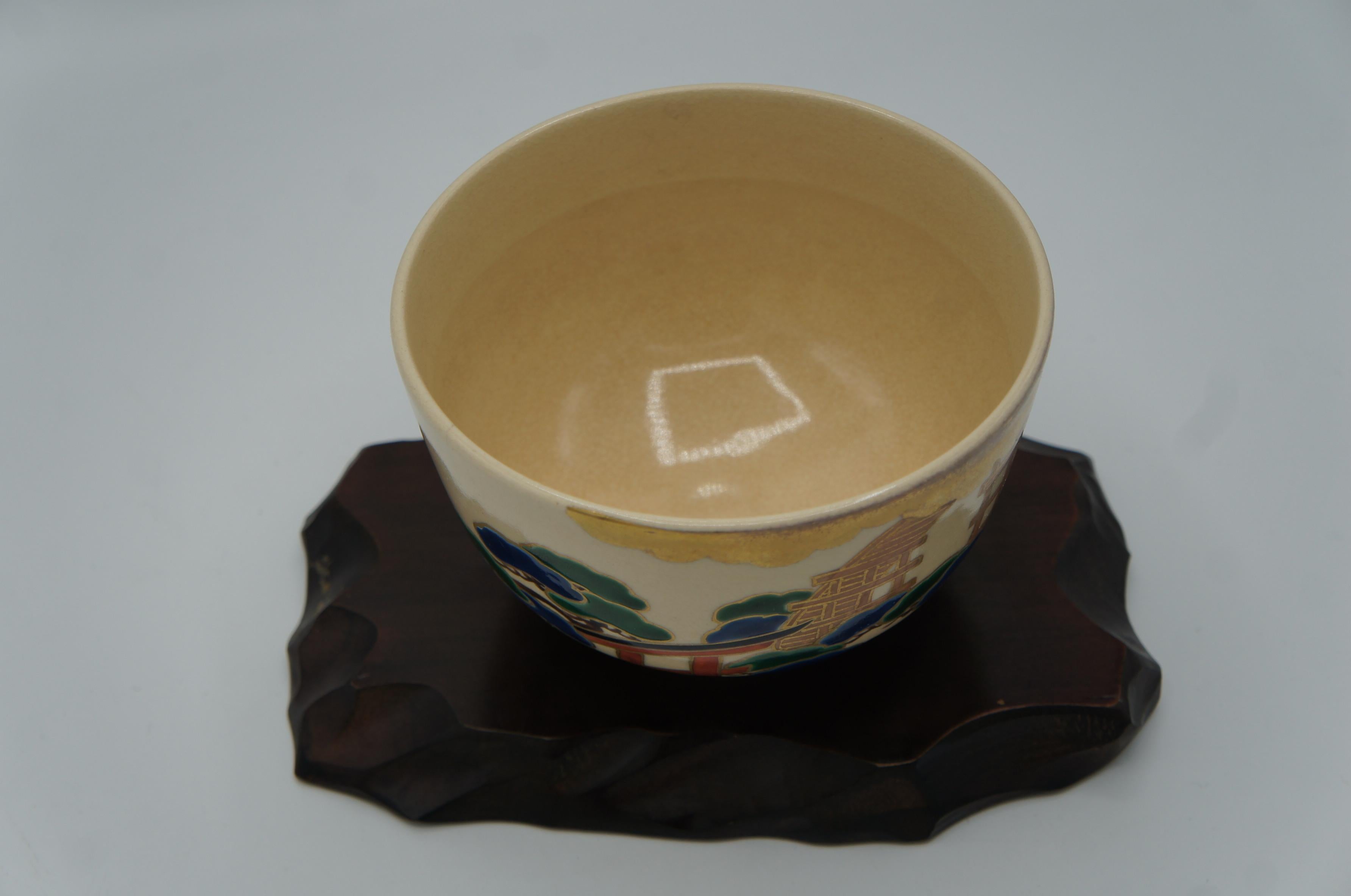 This is a Matcha bowl for tea ceremony.
It was made in Kyoto prefecture, Japan. It is made with porcelain and the style is Kiyomizu ware.
It was made around 1970s in Showa era.

Dimension:
H8 × 12 × 12cm