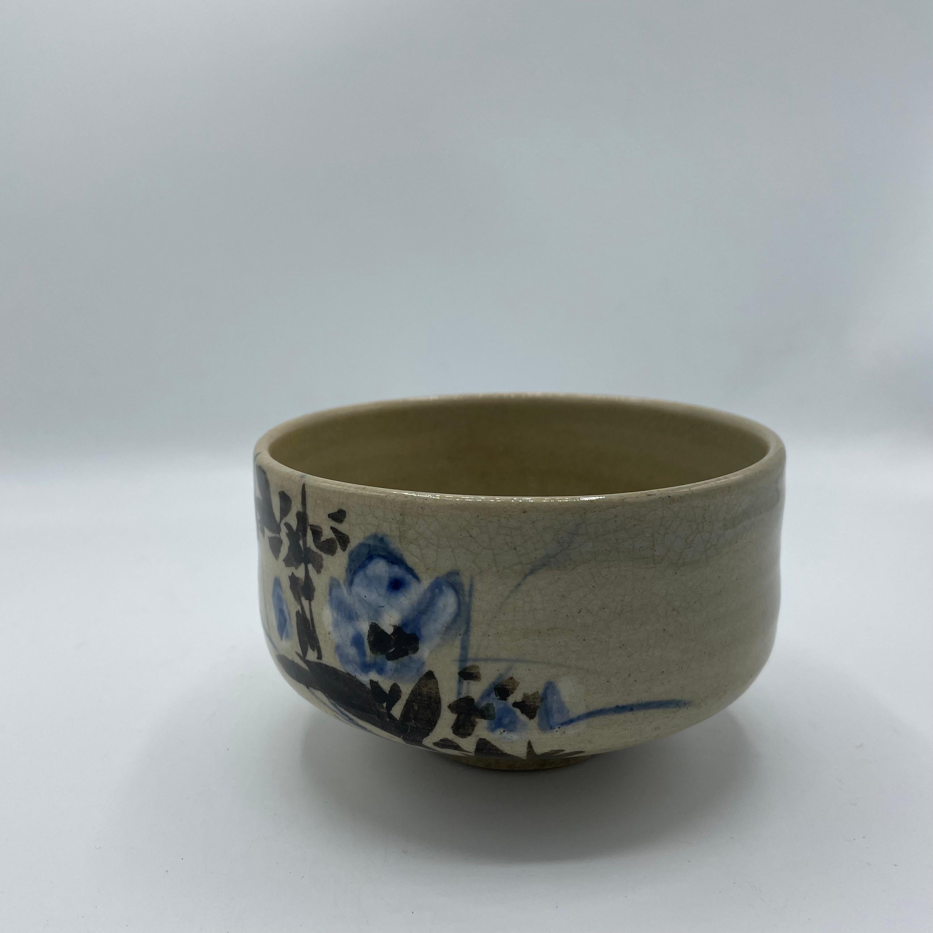 Japanische antike Matcha-Schale Blumen 1980er Jahre im Angebot 3
