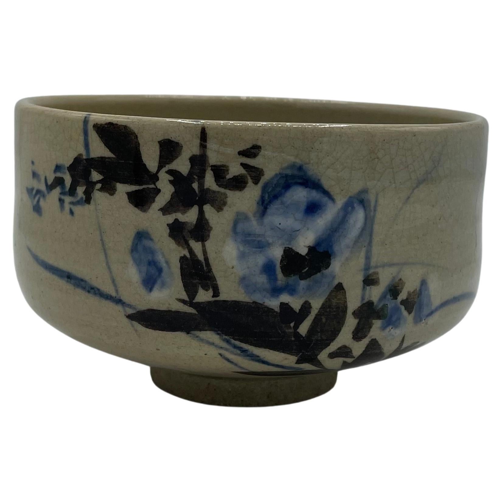 Japanische antike Matcha-Schale Blumen 1980er Jahre im Angebot