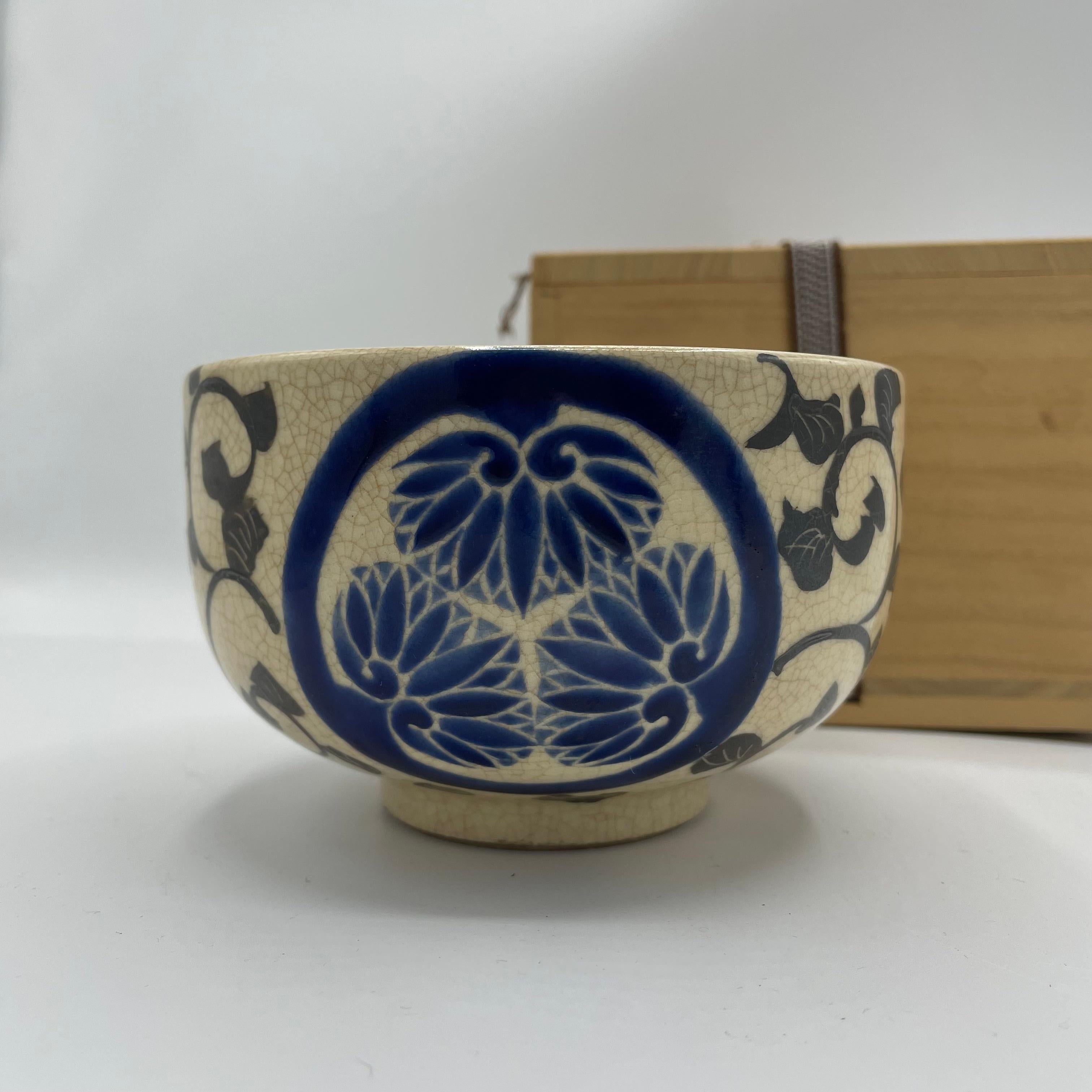 Japanese Antique Matcha Bowl 'Tokugawa' 1960s with Wooden Box For Sale 3