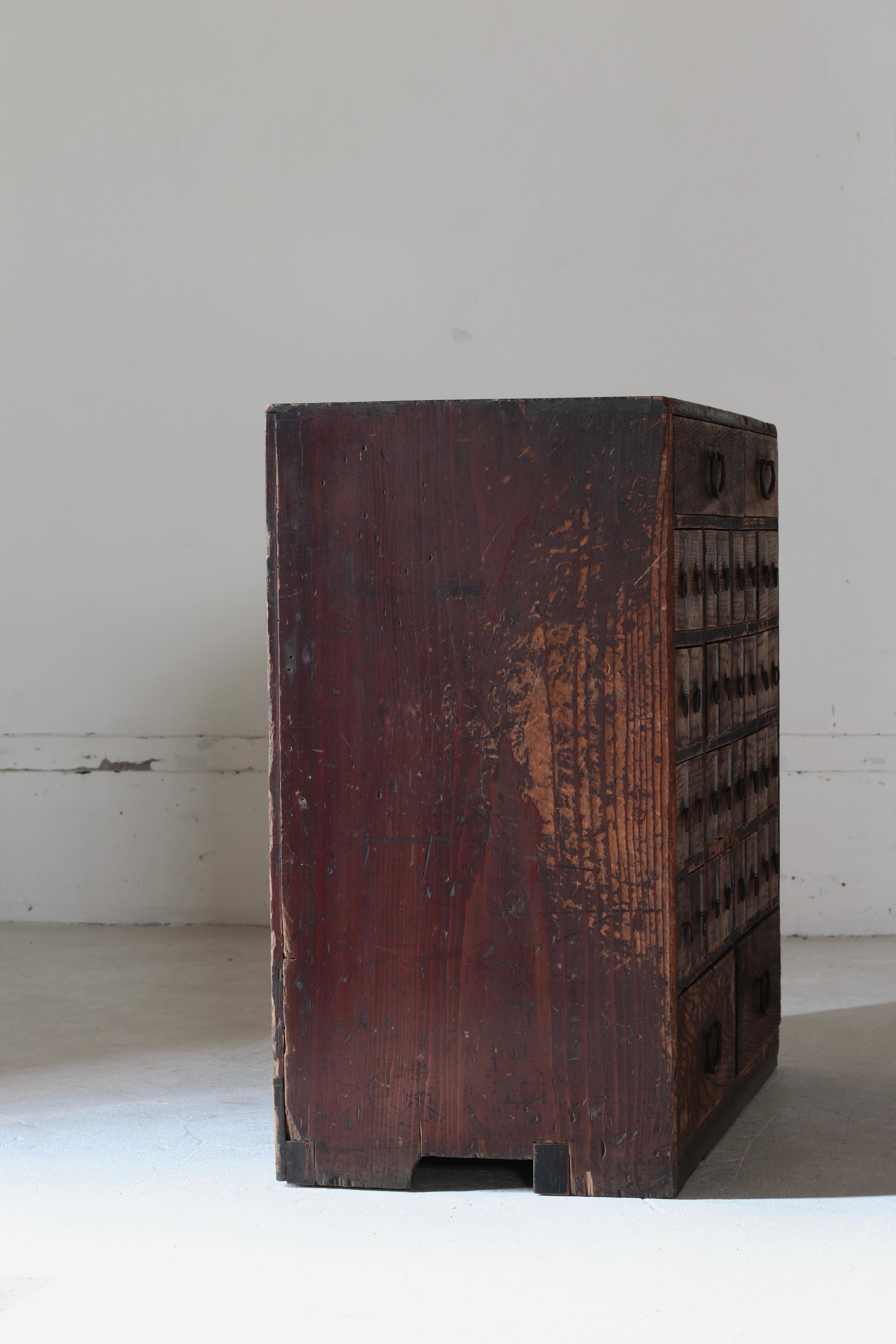Japanische antike Medizintruhe / Schublade Tansu / 1868-1912er Jahre / Wabi-Sabi Mingei 1