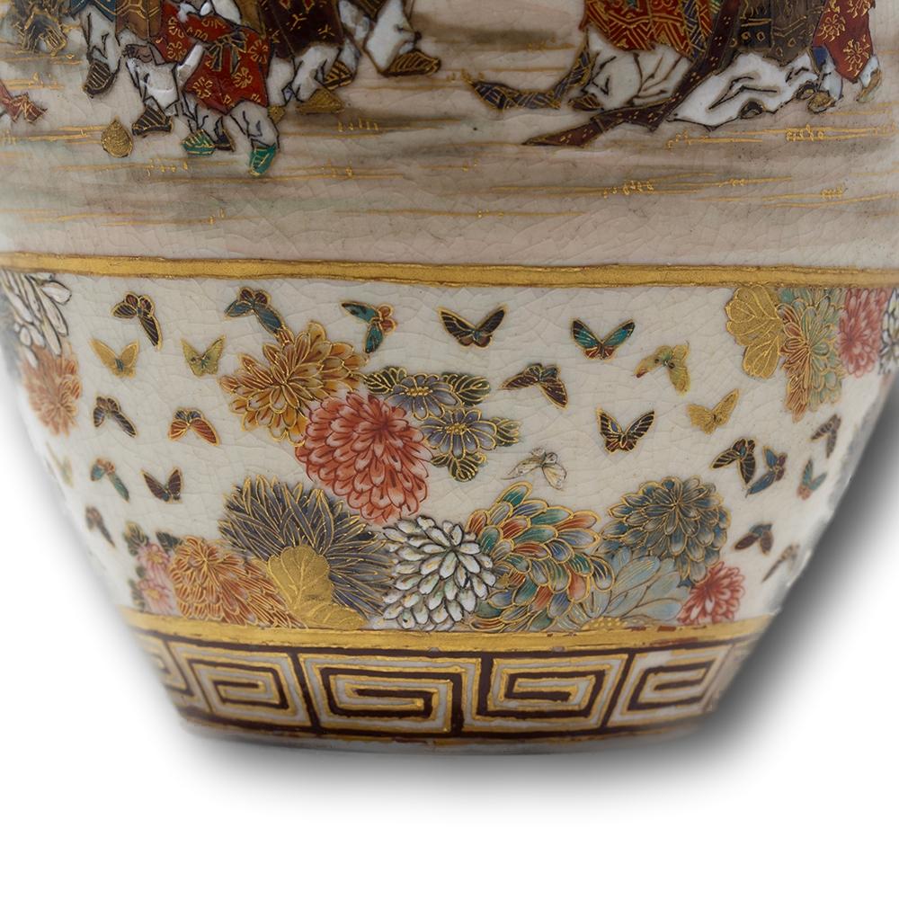 Paire de vases japonais anciens de la période Meiji Satsuma peints à la main par Gyokuzan en vente 4