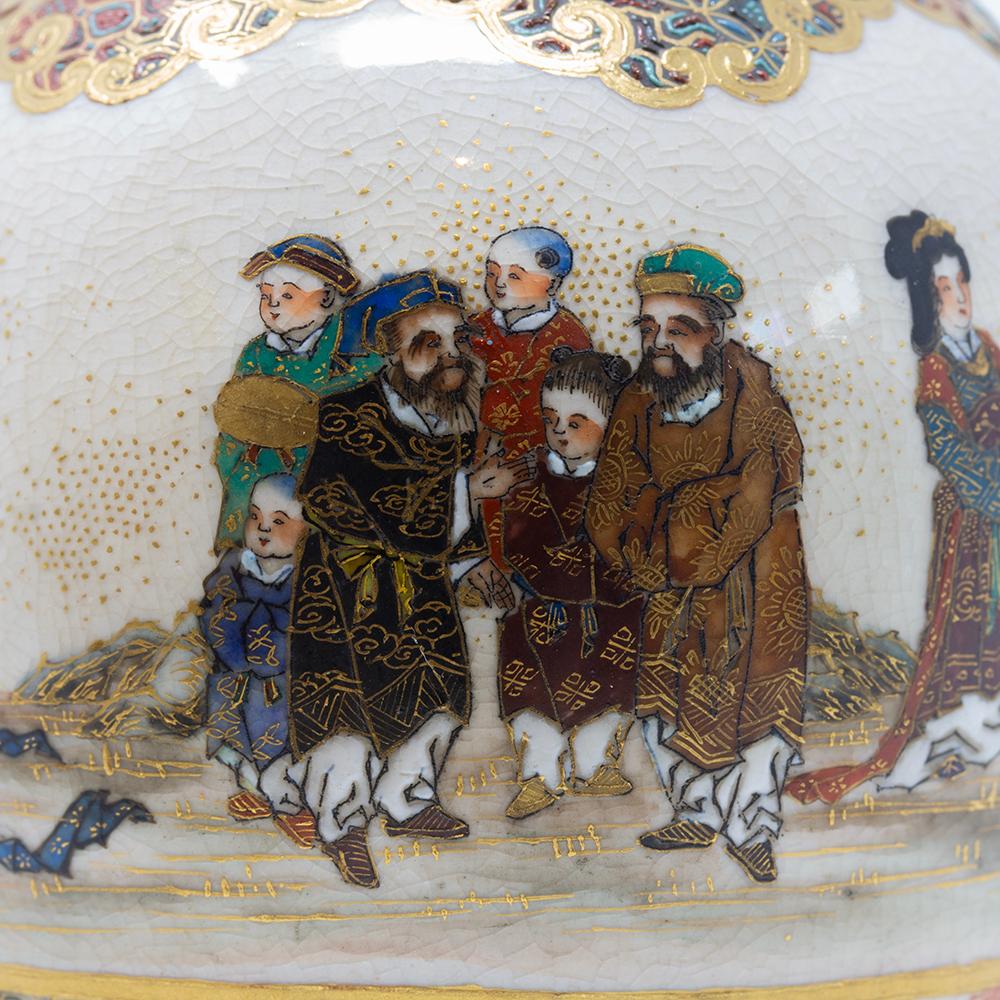 Paire de vases japonais anciens de la période Meiji Satsuma peints à la main par Gyokuzan en vente 7