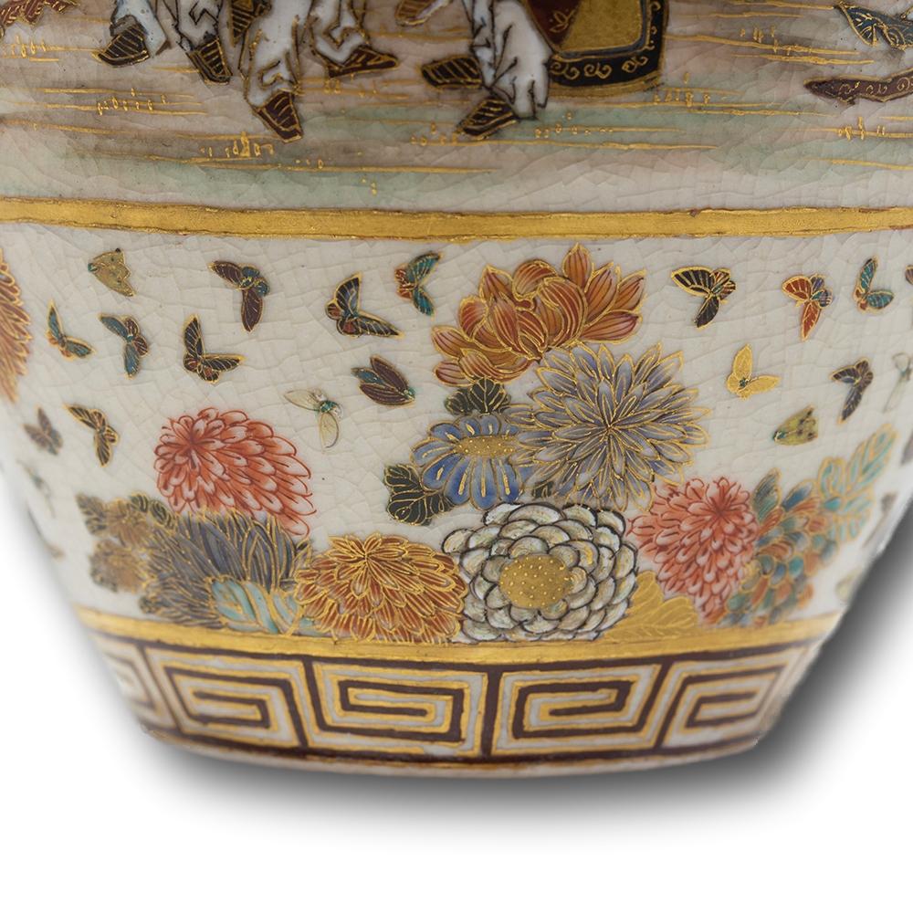 Paire de vases japonais anciens de la période Meiji Satsuma peints à la main par Gyokuzan en vente 9