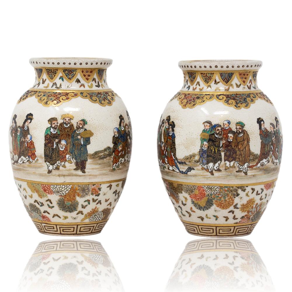 Fait main Paire de vases japonais anciens de la période Meiji Satsuma peints à la main par Gyokuzan en vente
