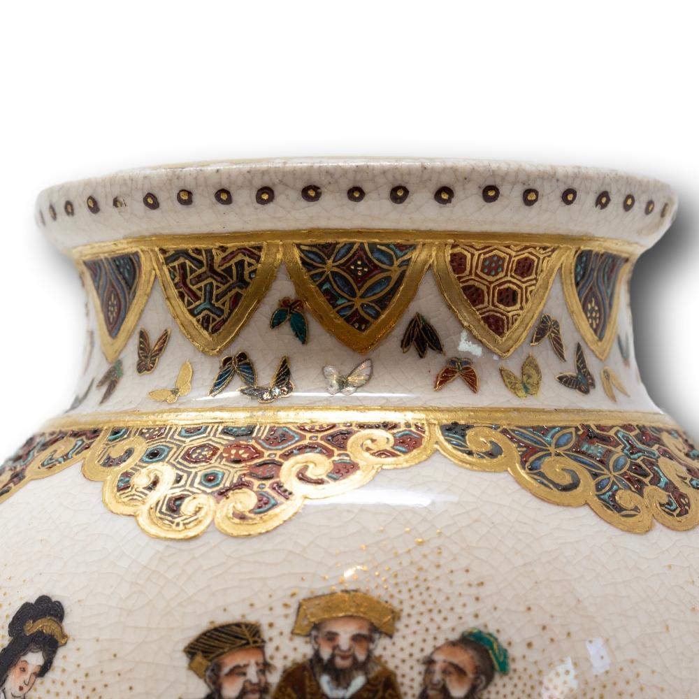 Céramique Paire de vases japonais anciens de la période Meiji Satsuma peints à la main par Gyokuzan en vente