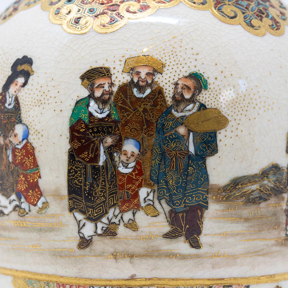 Paire de vases japonais anciens de la période Meiji Satsuma peints à la main par Gyokuzan en vente 1
