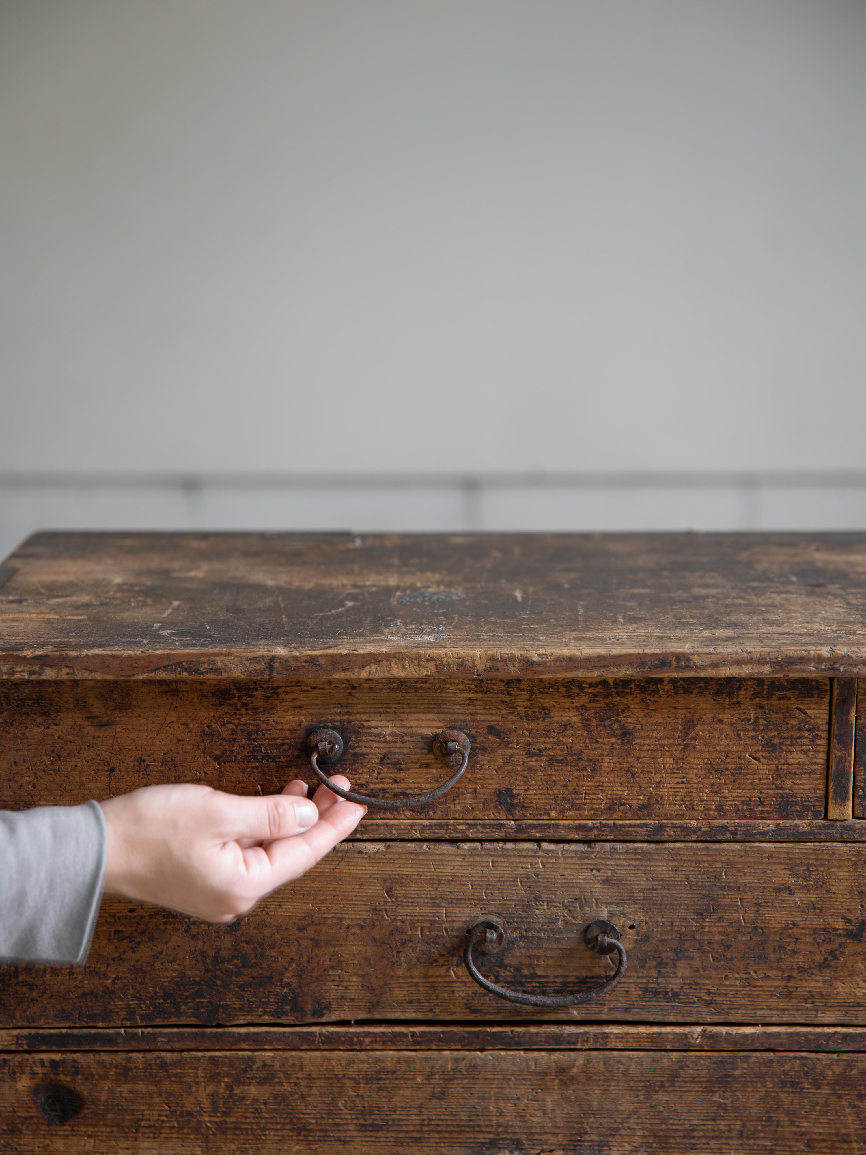 Japanese antique mid-size tansu chest of drawers, 1849. late Edo era. wabi sabi For Sale 7