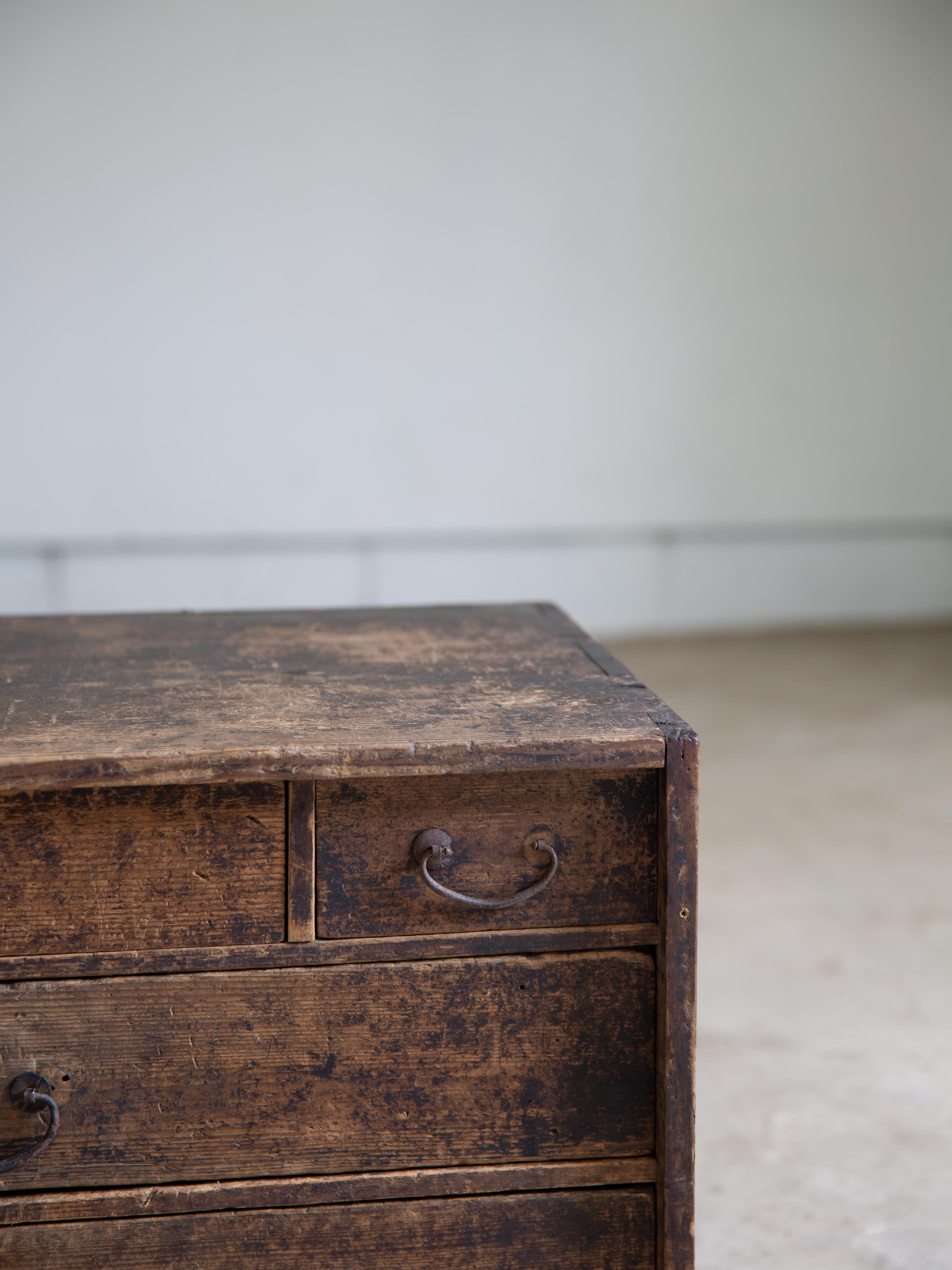 Japanese antique mid-size tansu chest of drawers, 1849. late Edo era. wabi sabi For Sale 8