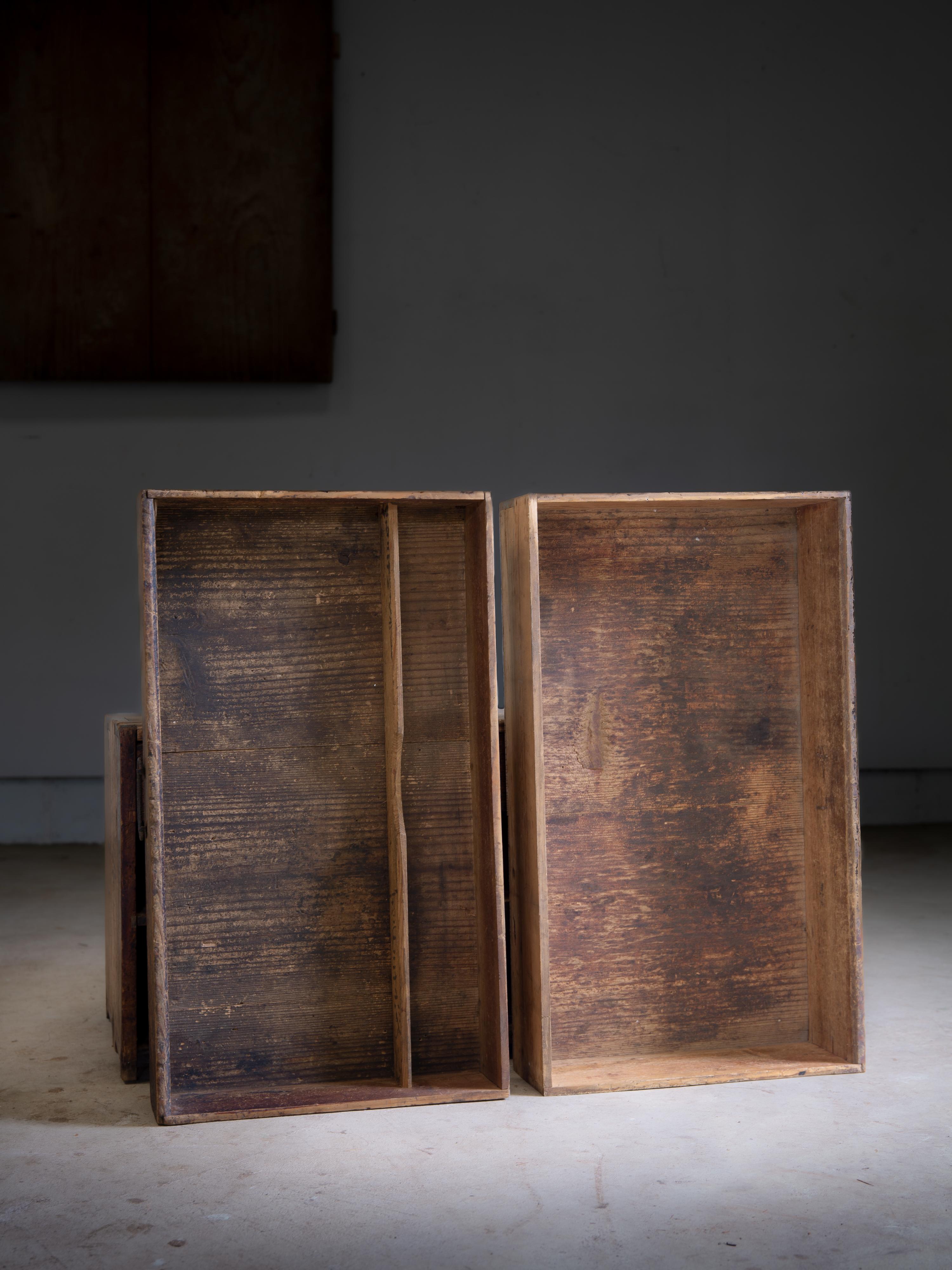 Japanese antique mid-size tansu chest of drawers, 1849. late Edo era. wabi sabi For Sale 11