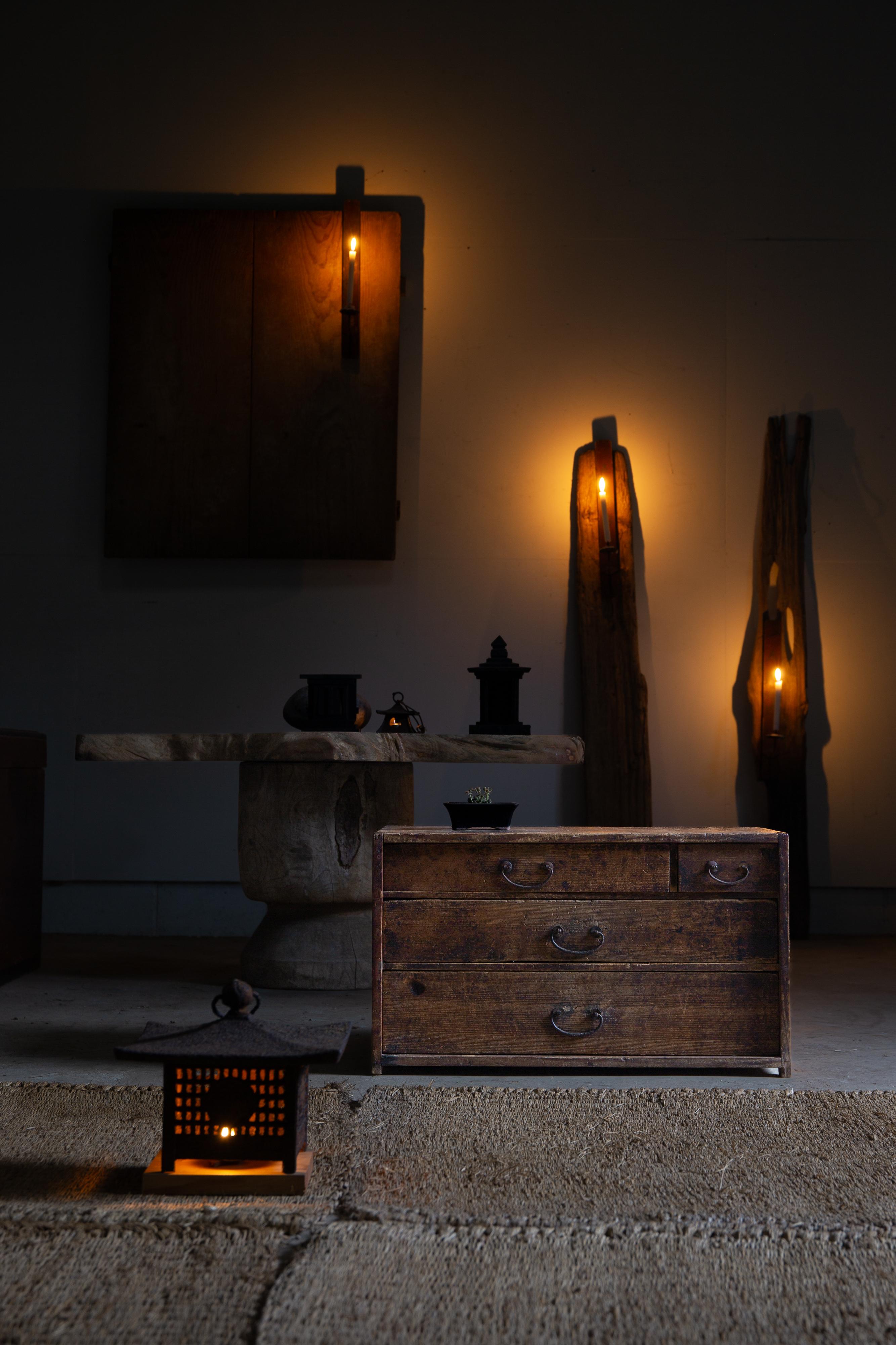 This 175 years-old Tansu chest of drawers, is a product of late Edo period.
Made of thick, quality cedar that is hard to find nowadays. There're scratches but just on the surface, still tougher inside.
Originally made with traditional wood joinery