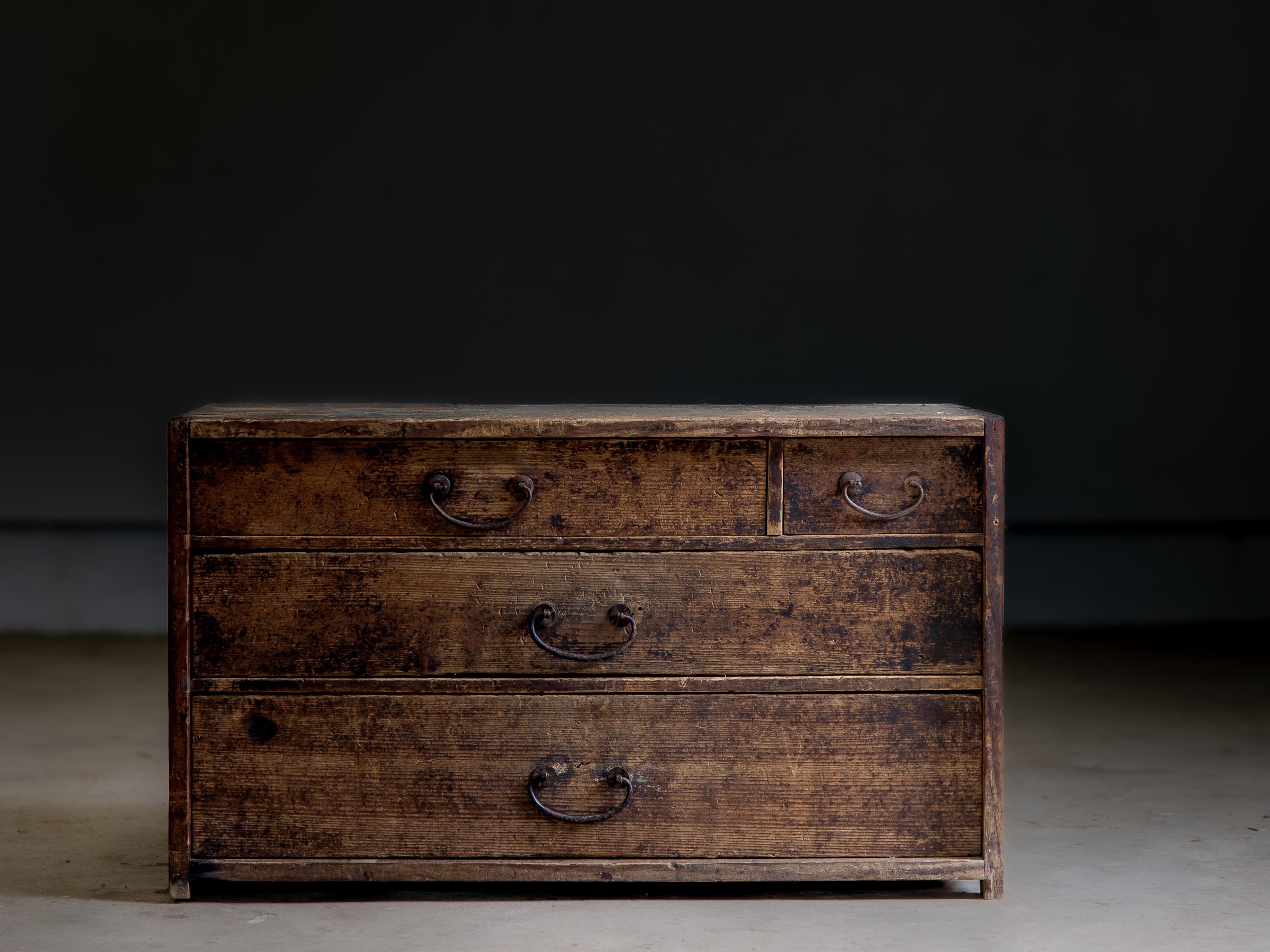 Japanese antique mid-size tansu chest of drawers, 1849. late Edo era. wabi sabi For Sale 1