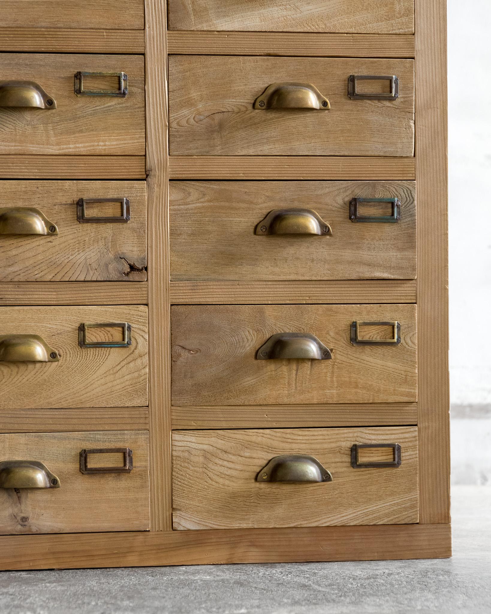 Armoire japonaise ancienne à tiroirs multiples, début de la période Showa '1926 en vente 5