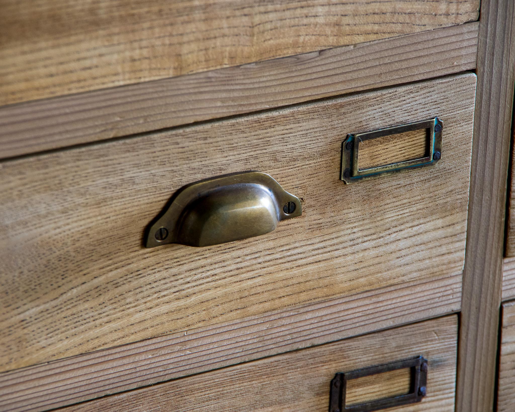 Armoire japonaise ancienne à tiroirs multiples, début de la période Showa '1926 en vente 7