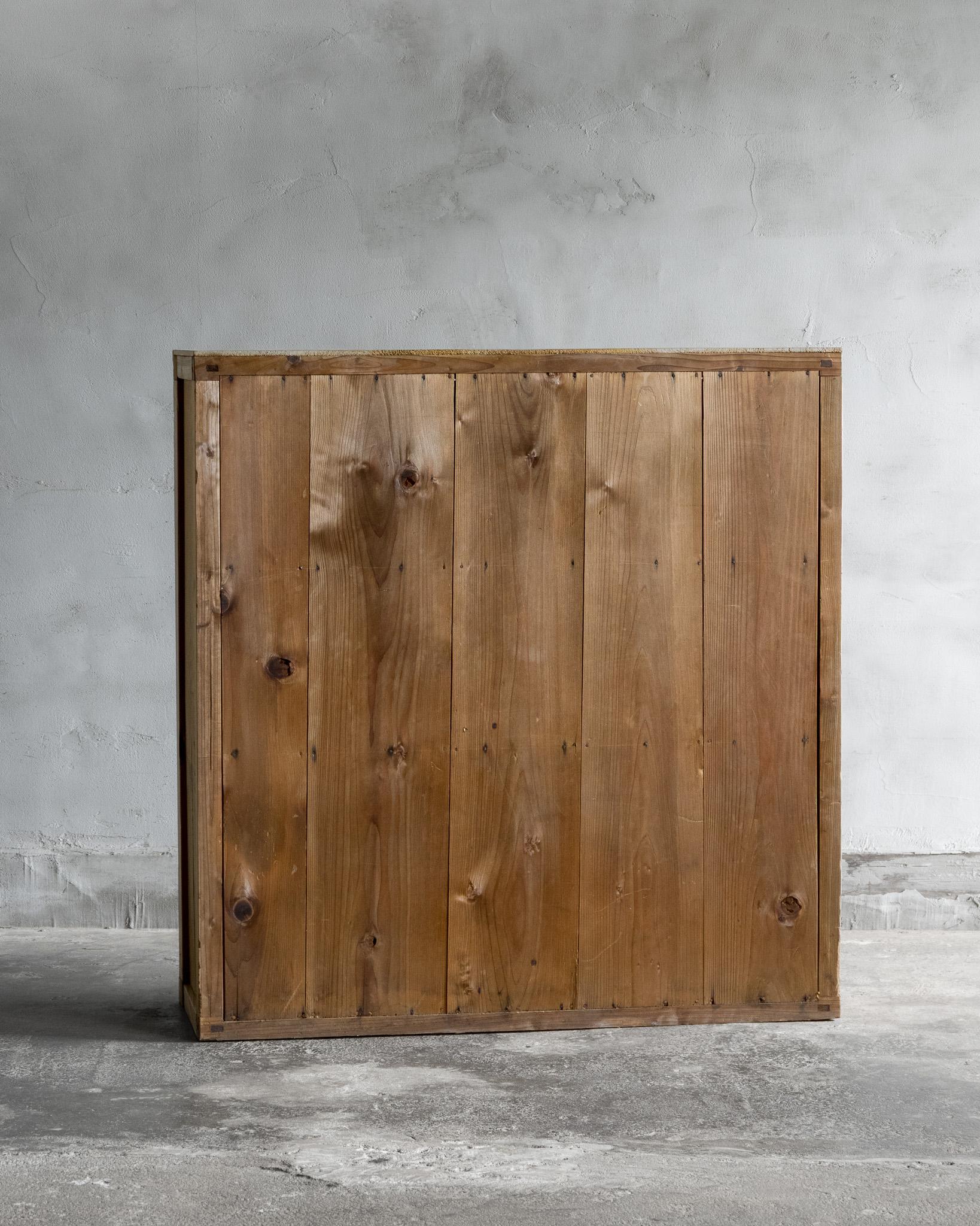20ième siècle Armoire japonaise ancienne à tiroirs multiples, début de la période Showa '1926 en vente