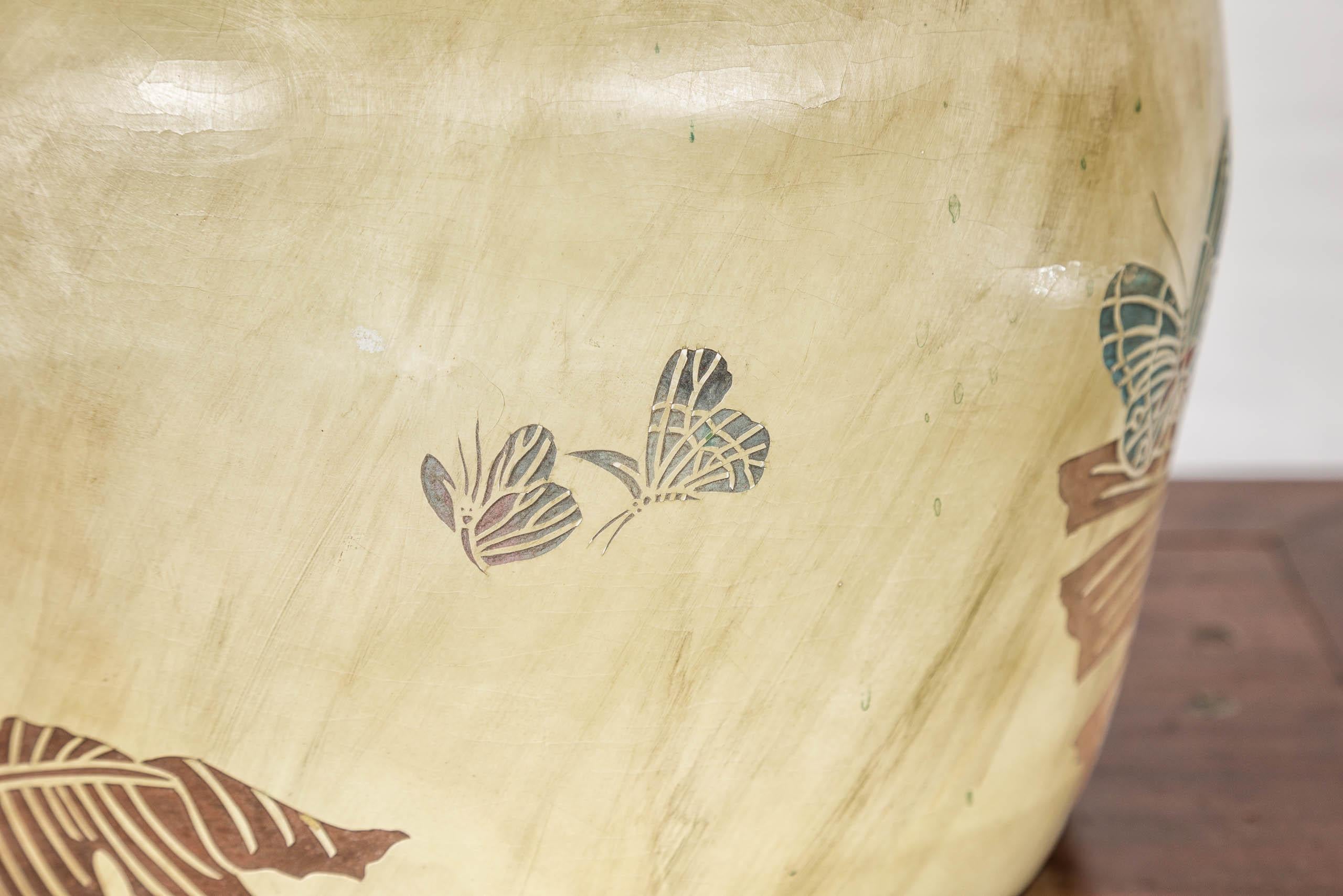 Japanische antike Senfglasur Keramik Pflanzer mit eingeschnittenen Schmetterling Dekor im Angebot 10