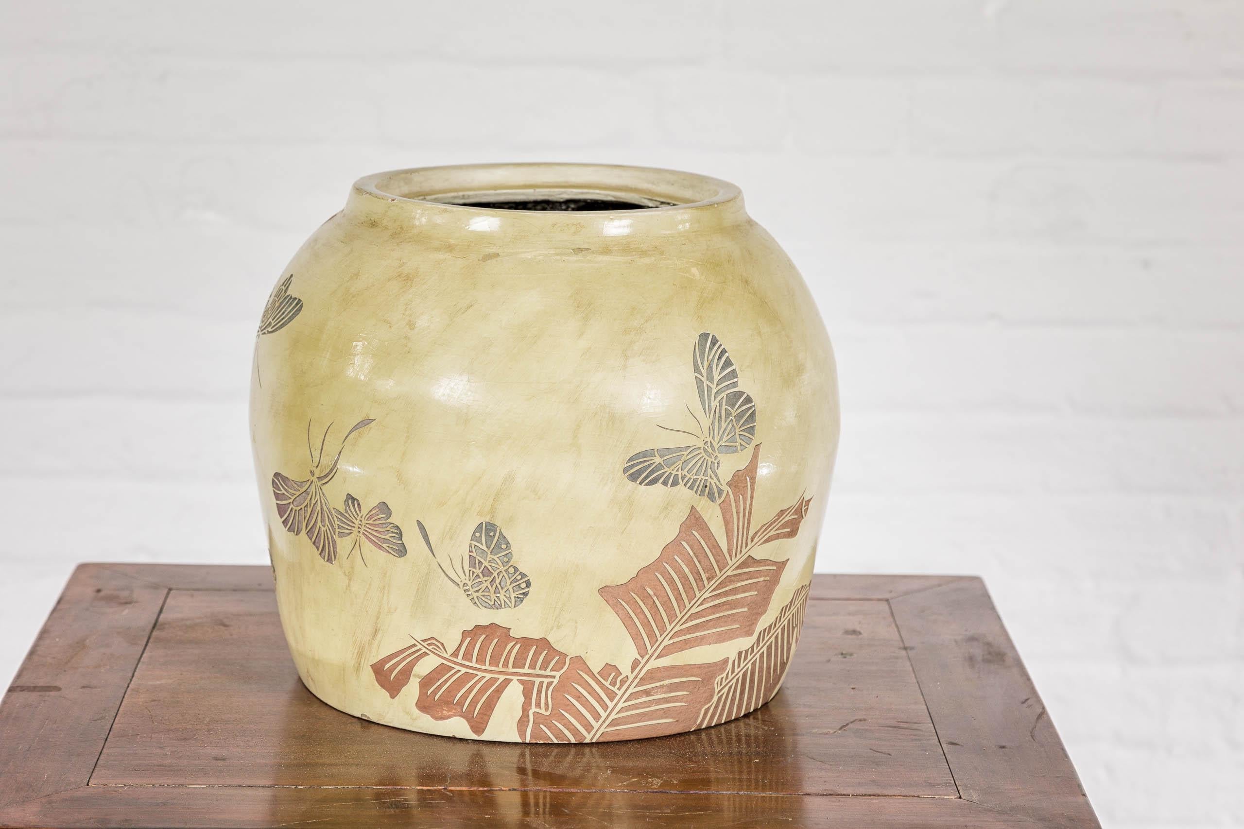 Japanische antike Senfglasur Keramik Pflanzer mit eingeschnittenen Schmetterling Dekor im Angebot 11