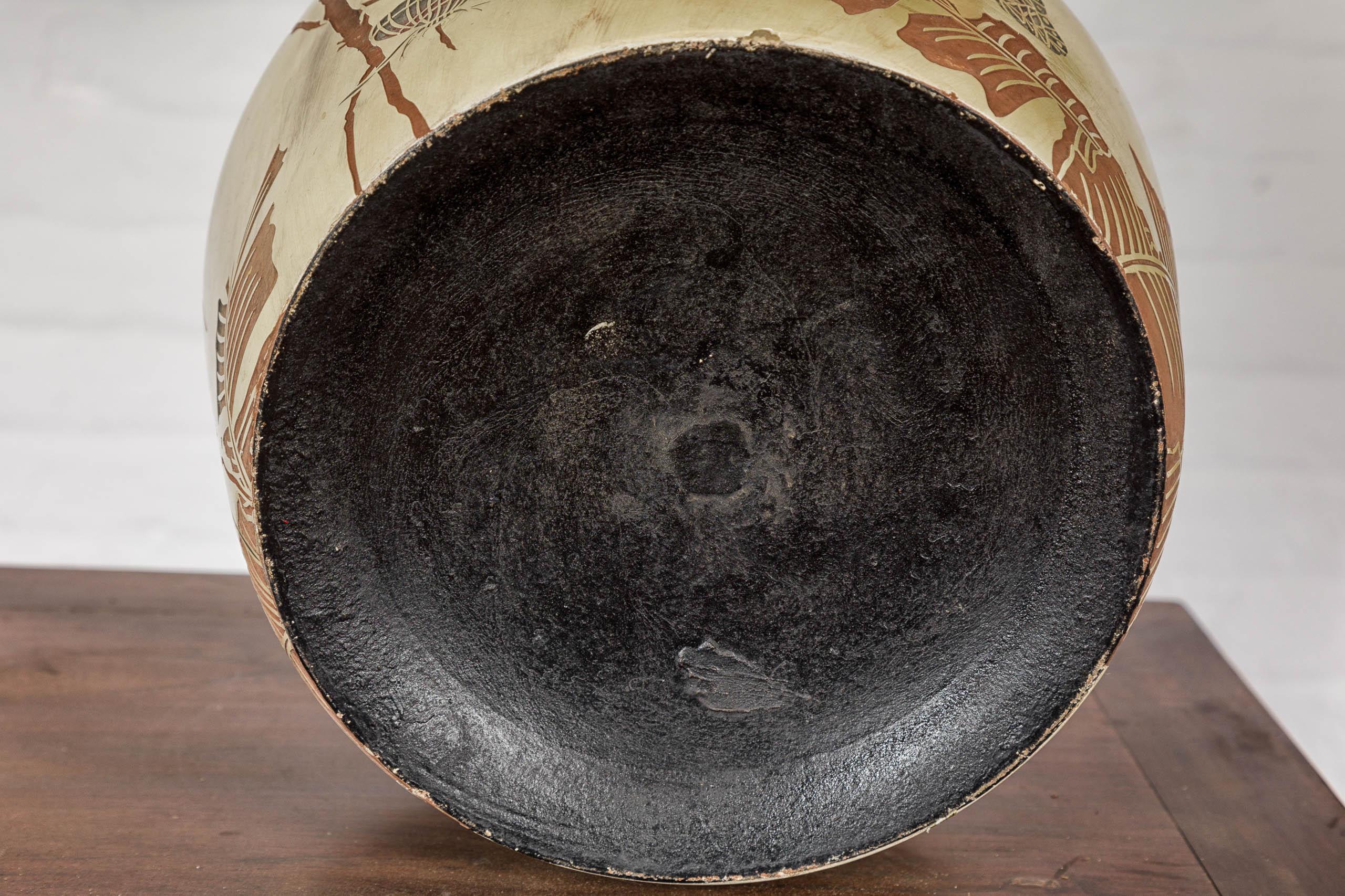 Japanische antike Senfglasur Keramik Pflanzer mit eingeschnittenen Schmetterling Dekor im Angebot 13