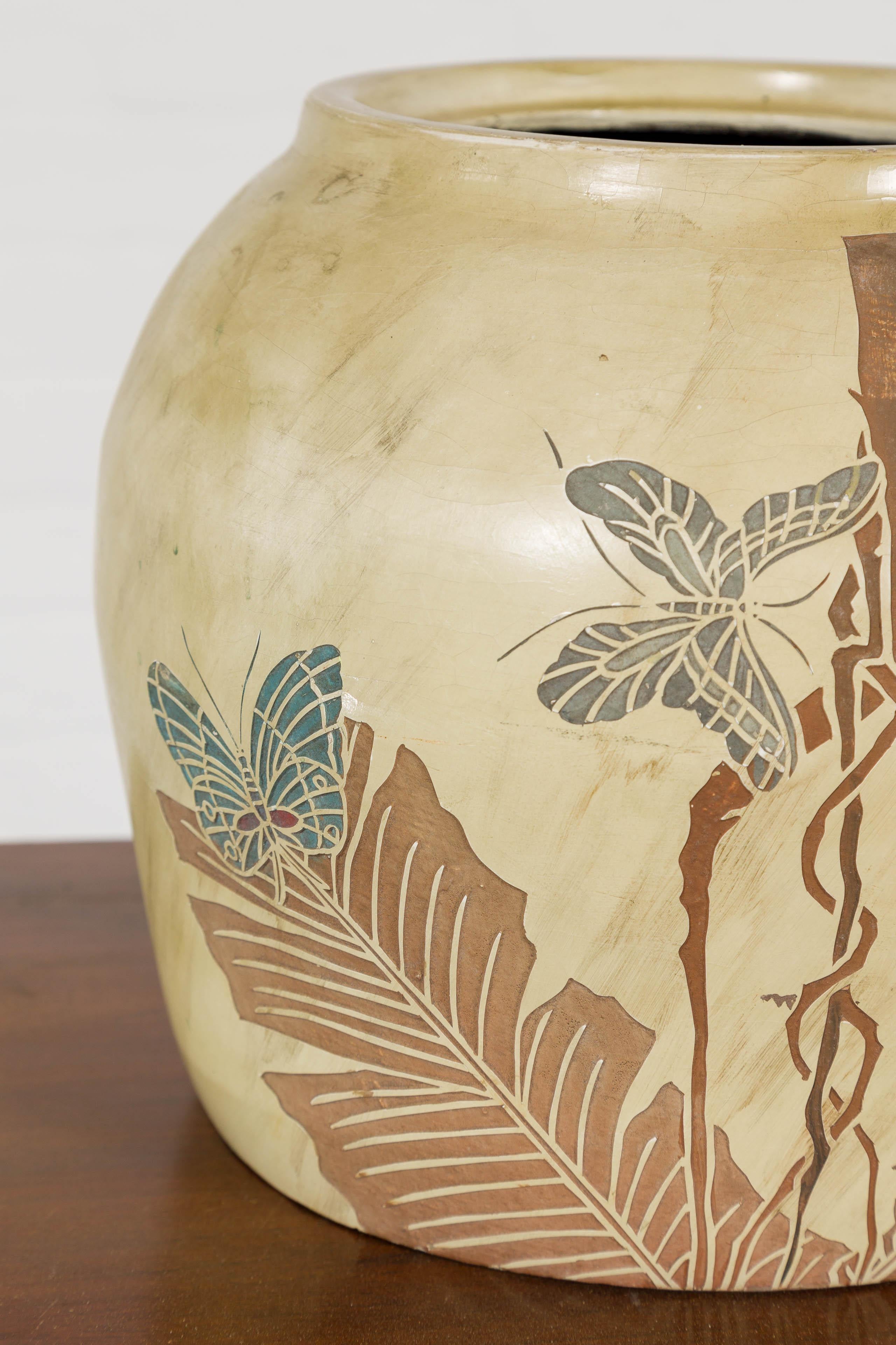 Japanische antike Senfglasur Keramik Pflanzer mit eingeschnittenen Schmetterling Dekor im Angebot 4