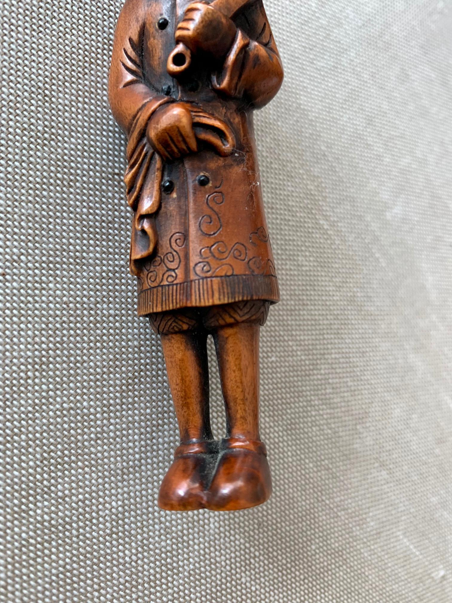Japanese Antique Netsuke of a Dutchman Signed Tomotada 3