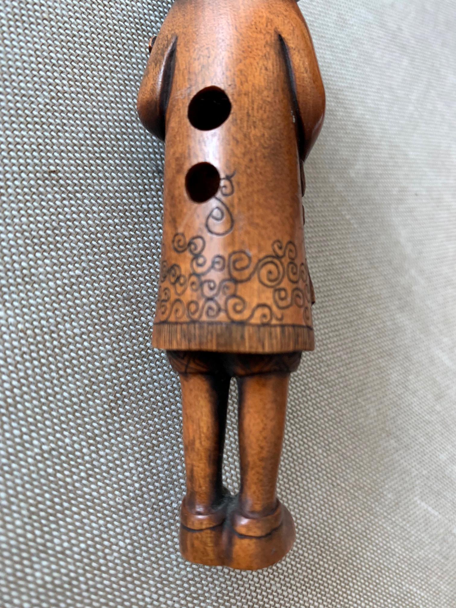 Japanese Antique Netsuke of a Dutchman Signed Tomotada 2