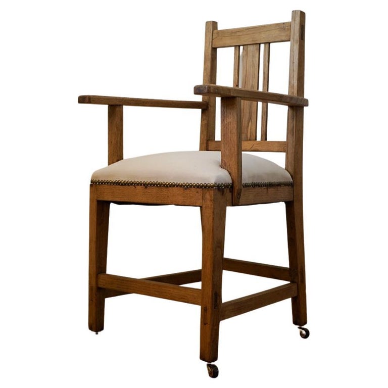Chaise longue japonaise ancienne pour enfants, chaise moulée en bois de  châtaignier En vente sur 1stDibs