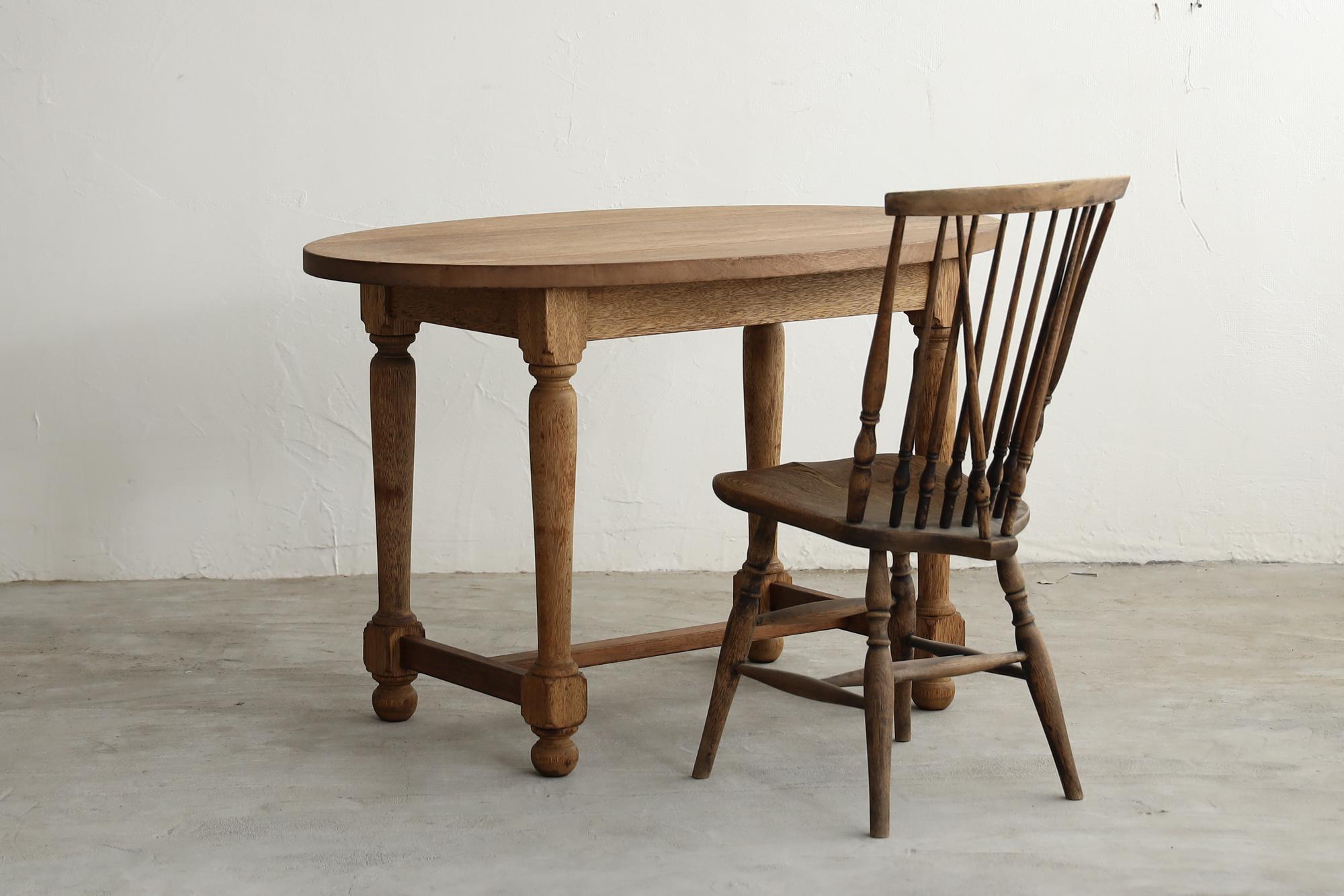 Introducing our exceptional oval table, a masterpiece of Taisho era craftsmanship. This special piece seamlessly blends Western and Japanese cultural influences, resulting in a truly unique design.

Crafted from high-quality lauan wood, this table